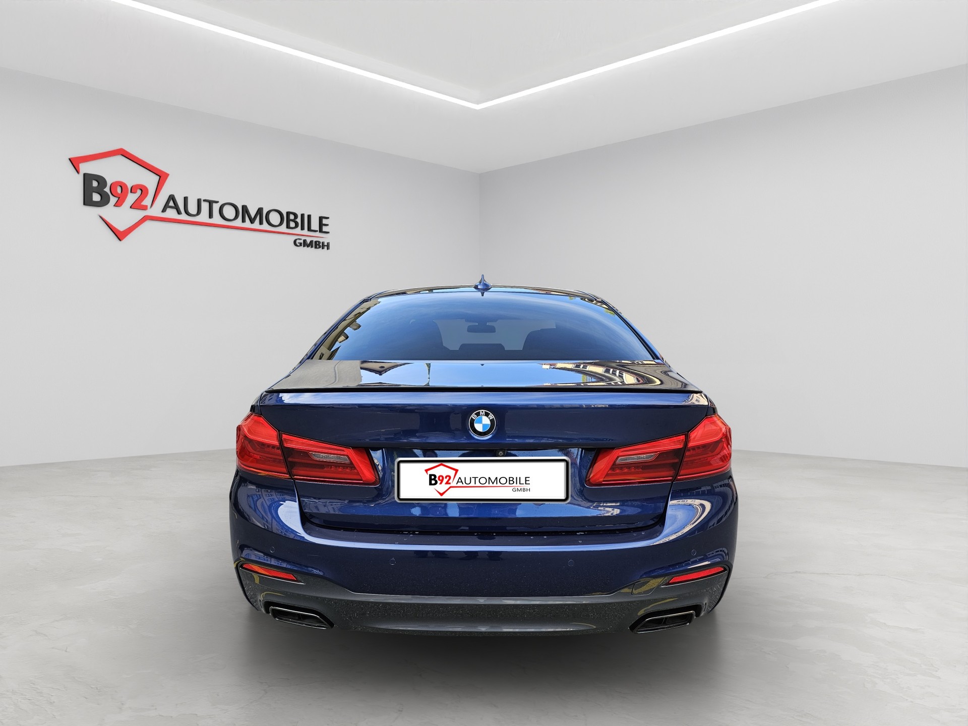 BMW M550i xDrive Steptronic-image-3