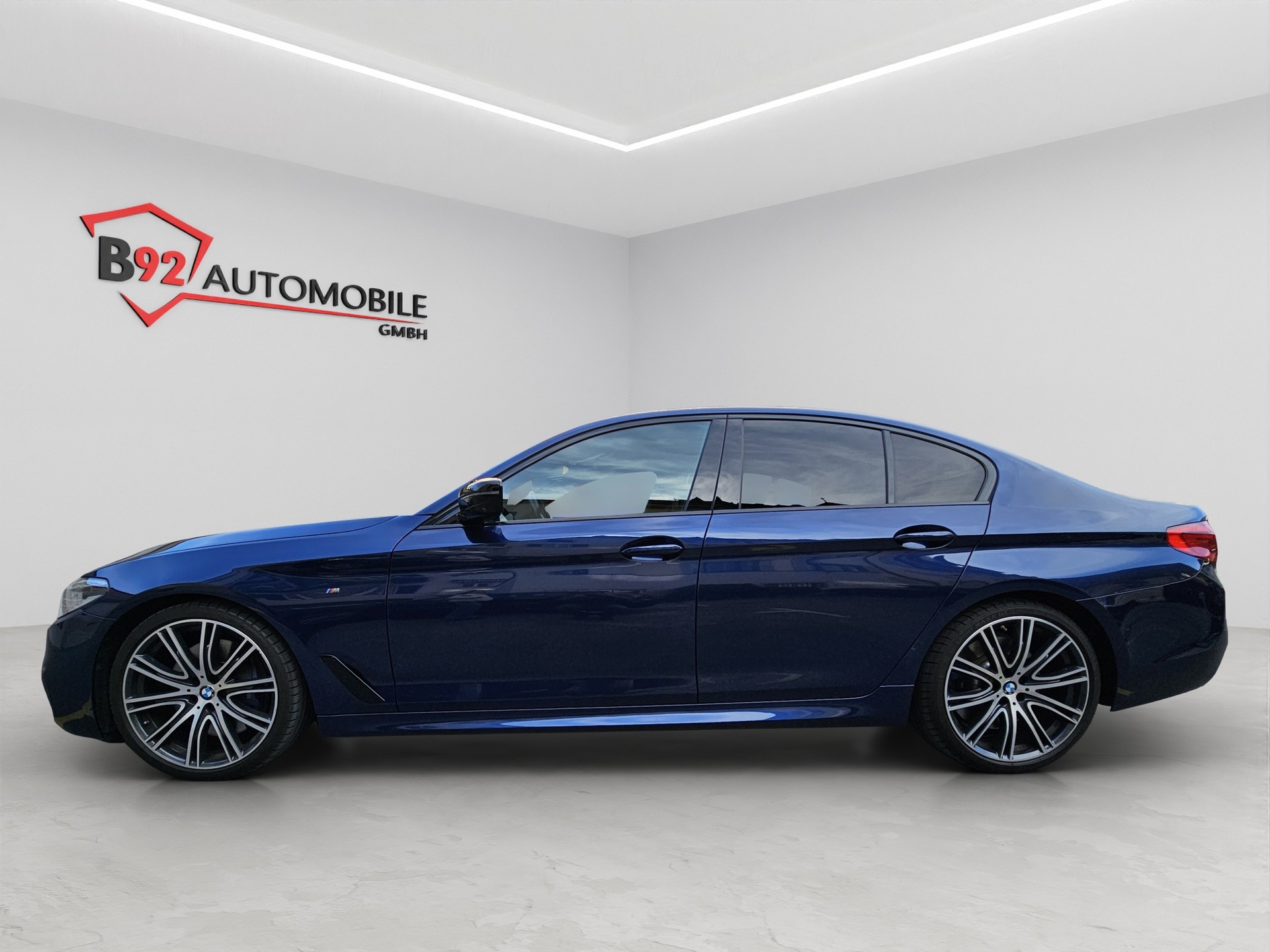 BMW M550i xDrive Steptronic-image-1