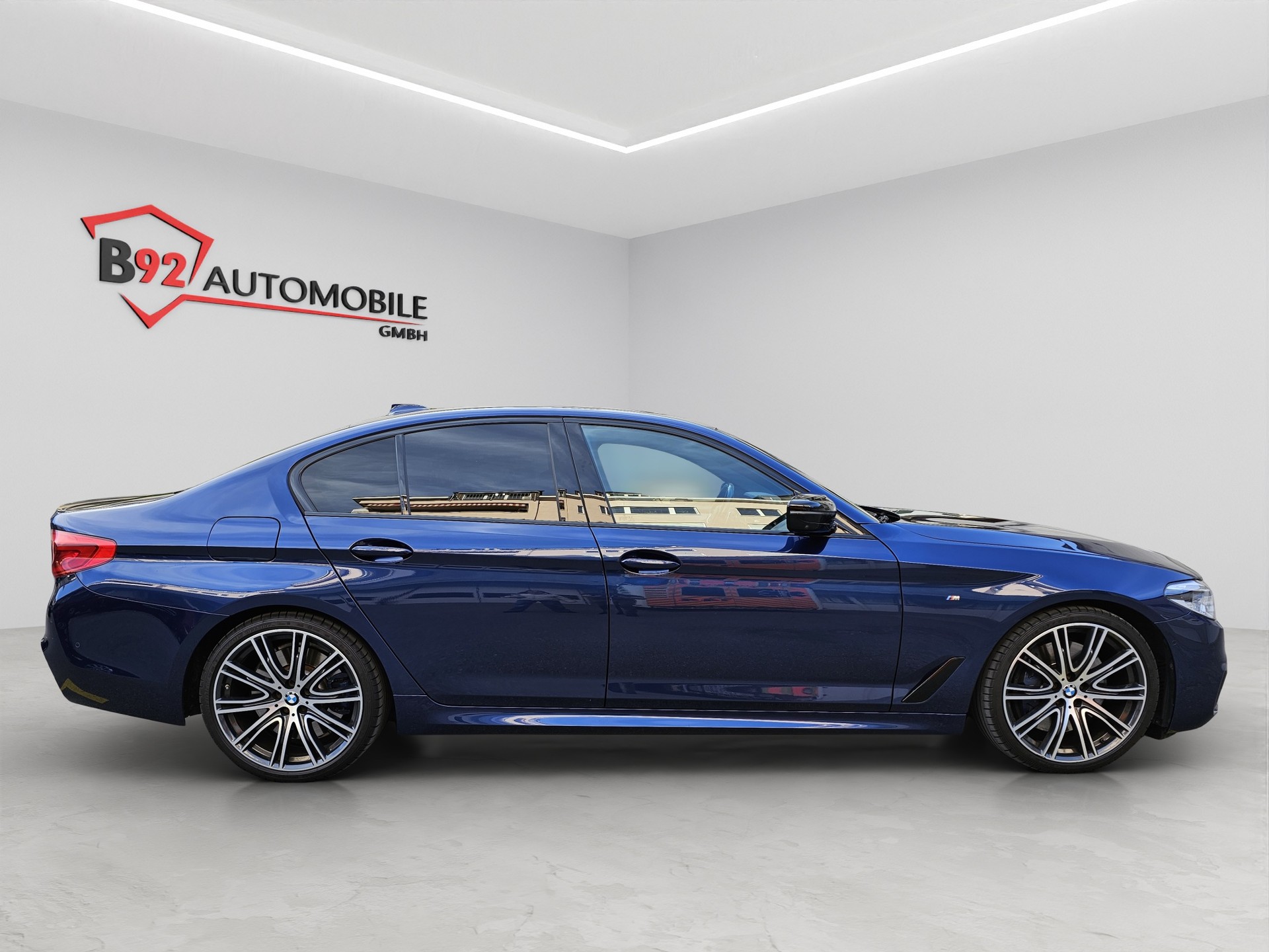 BMW M550i xDrive Steptronic-image-5