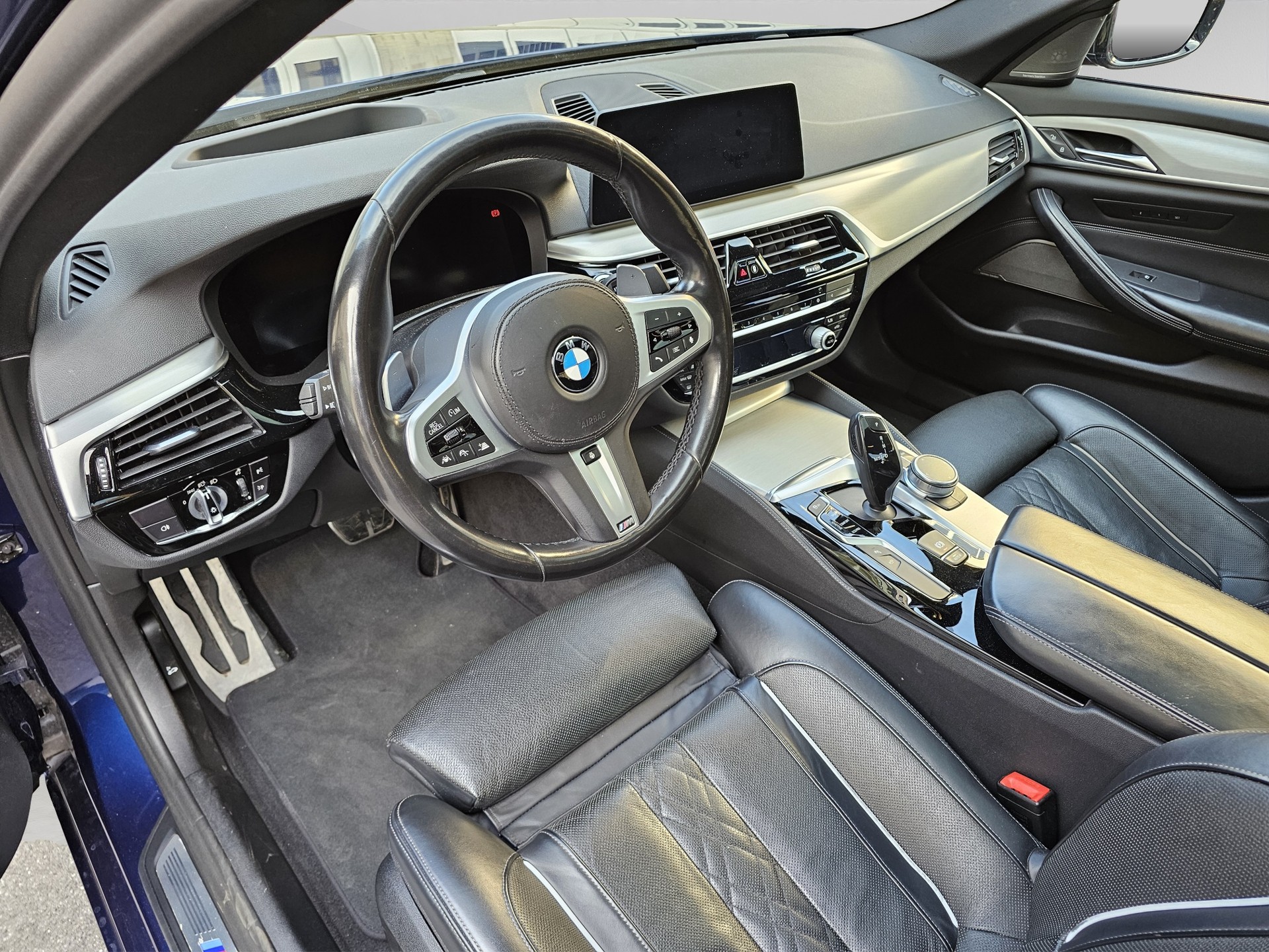 BMW M550i xDrive Steptronic-image-7