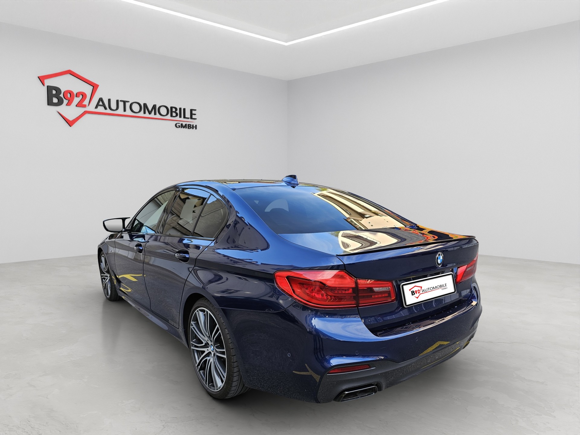 BMW M550i xDrive Steptronic-image-2