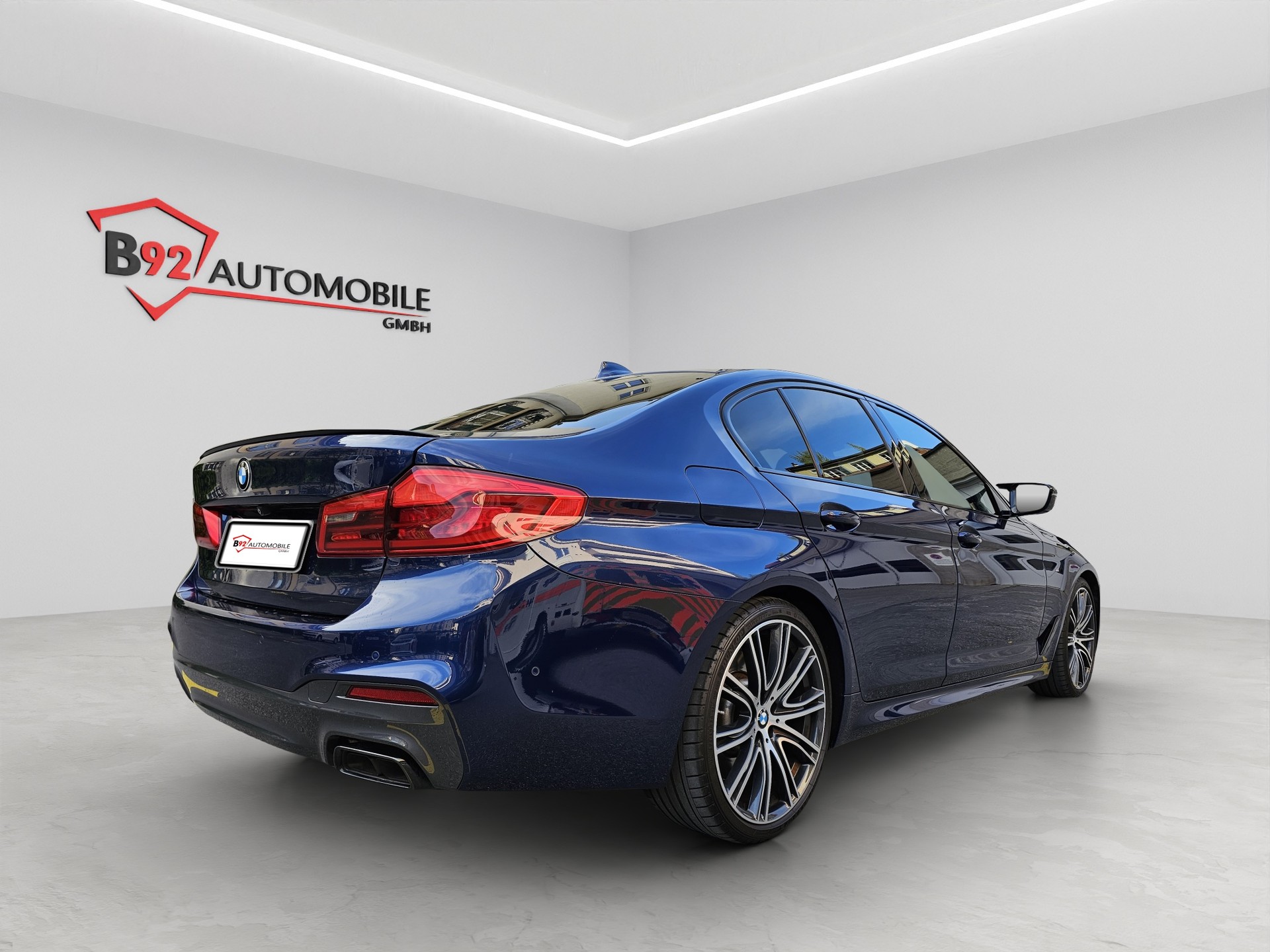 BMW M550i xDrive Steptronic-image-4