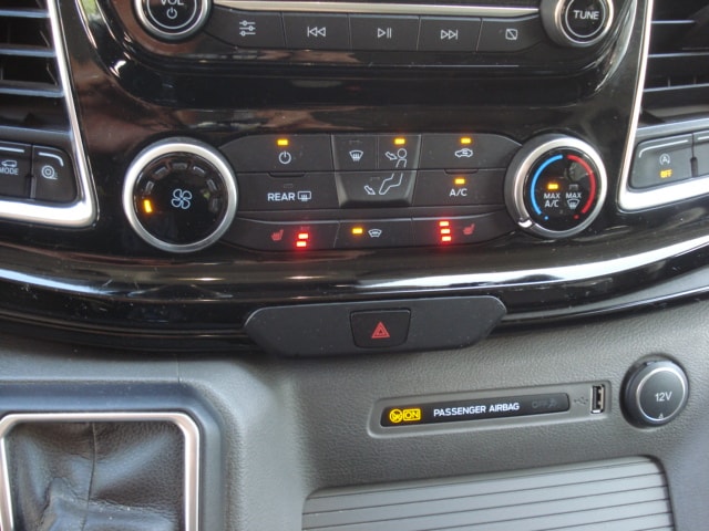 FORD Tourneo Custom 320 L1H1 Titanium X A-image-8