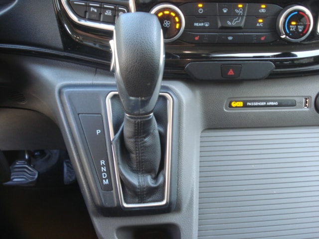FORD Tourneo Custom 320 L1H1 Titanium X A-image-10