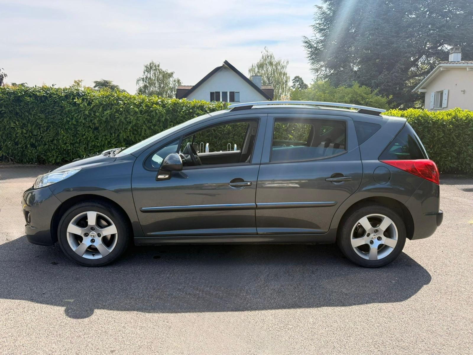 PEUGEOT 207 SW 1.6 16V Sport Automatic-image-2