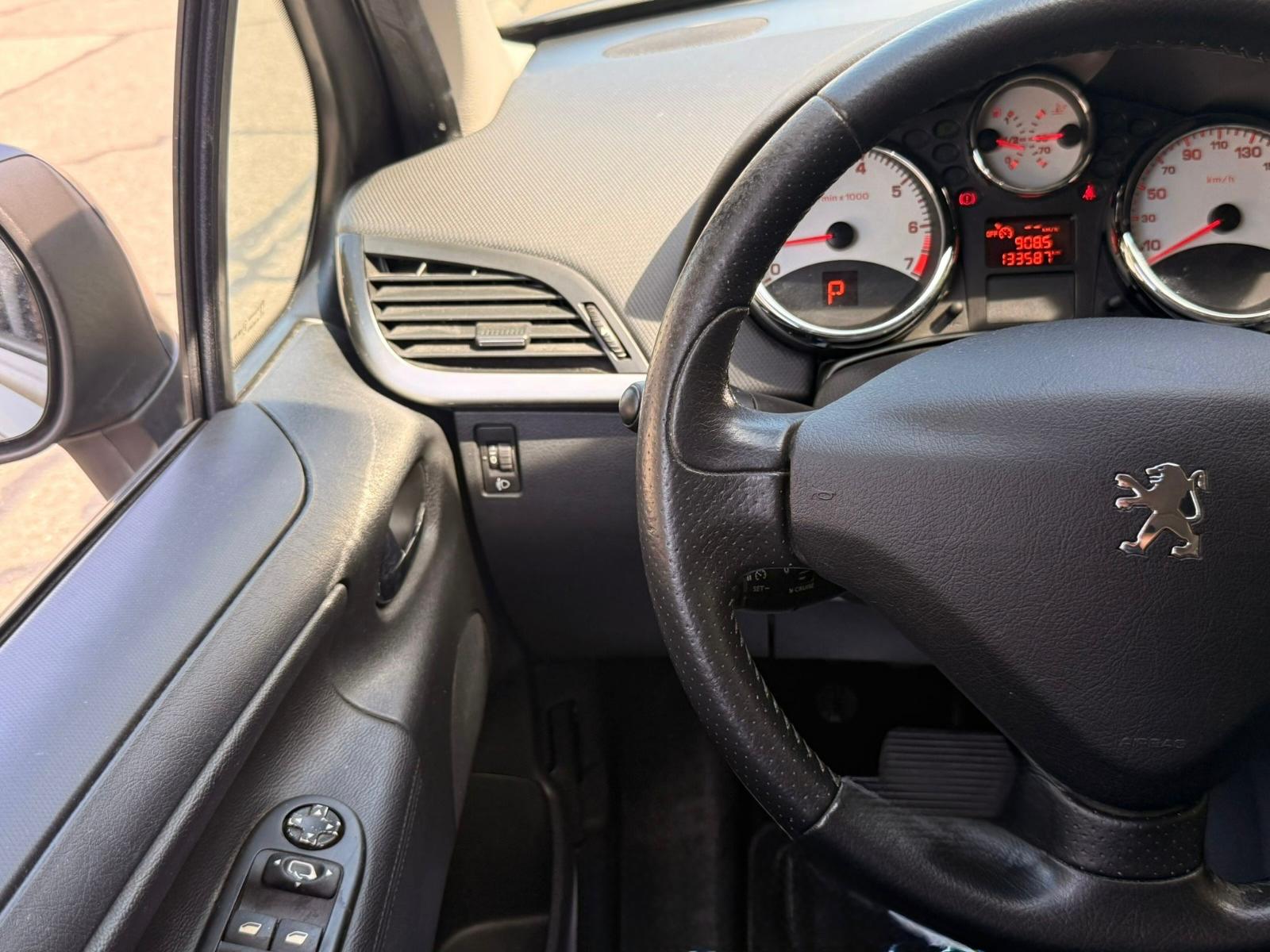 PEUGEOT 207 SW 1.6 16V Sport Automatic-image-13