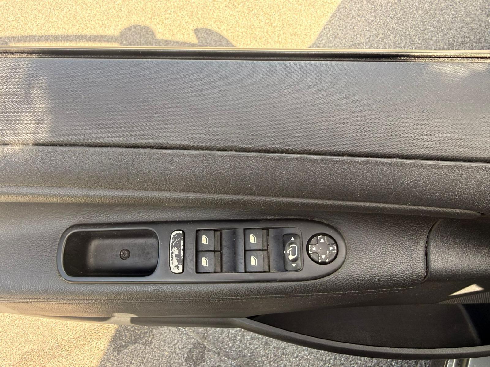 PEUGEOT 207 SW 1.6 16V Sport Automatic-image-15