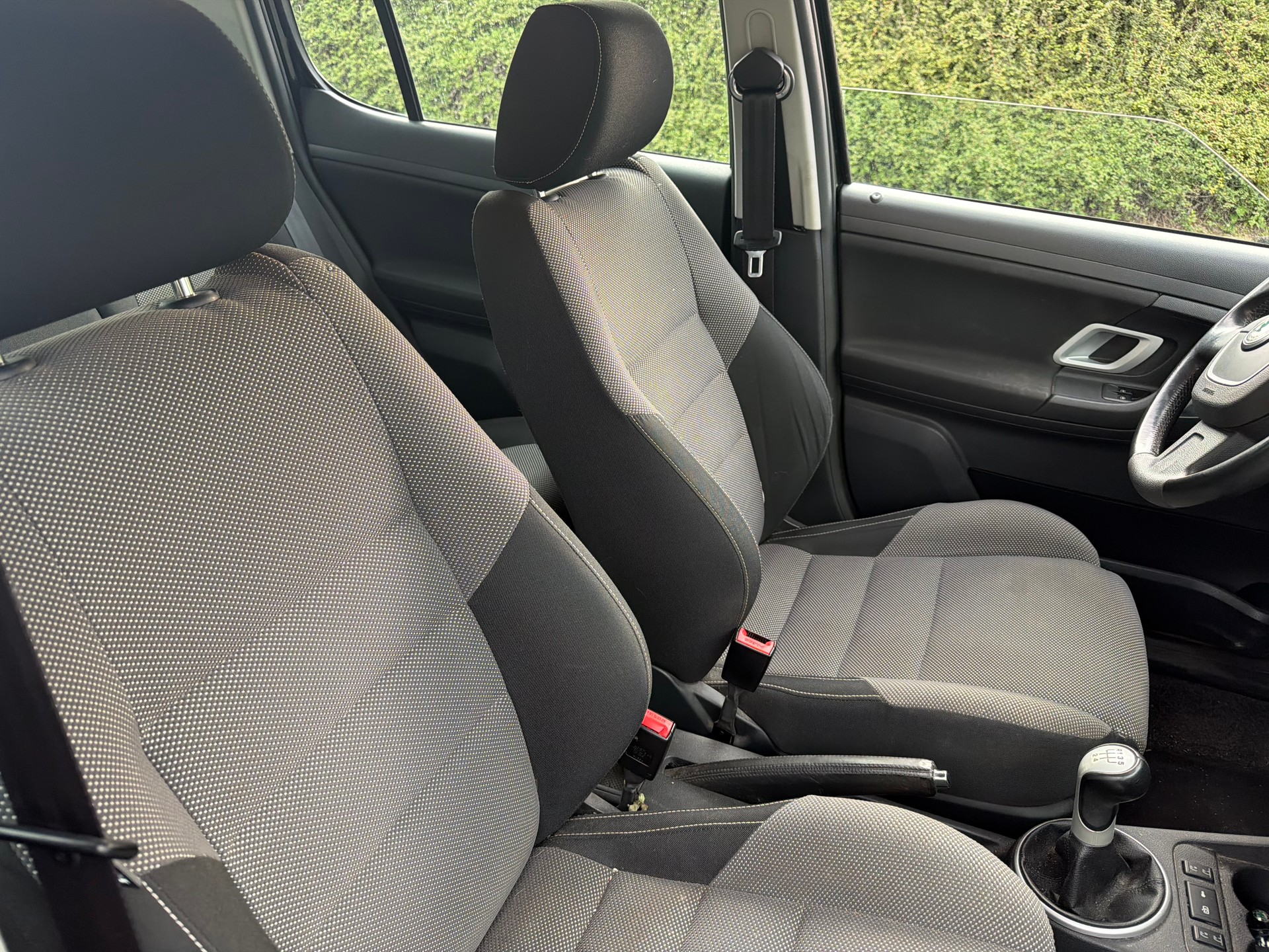 SKODA Fabia 1.4 Elegance-image-5