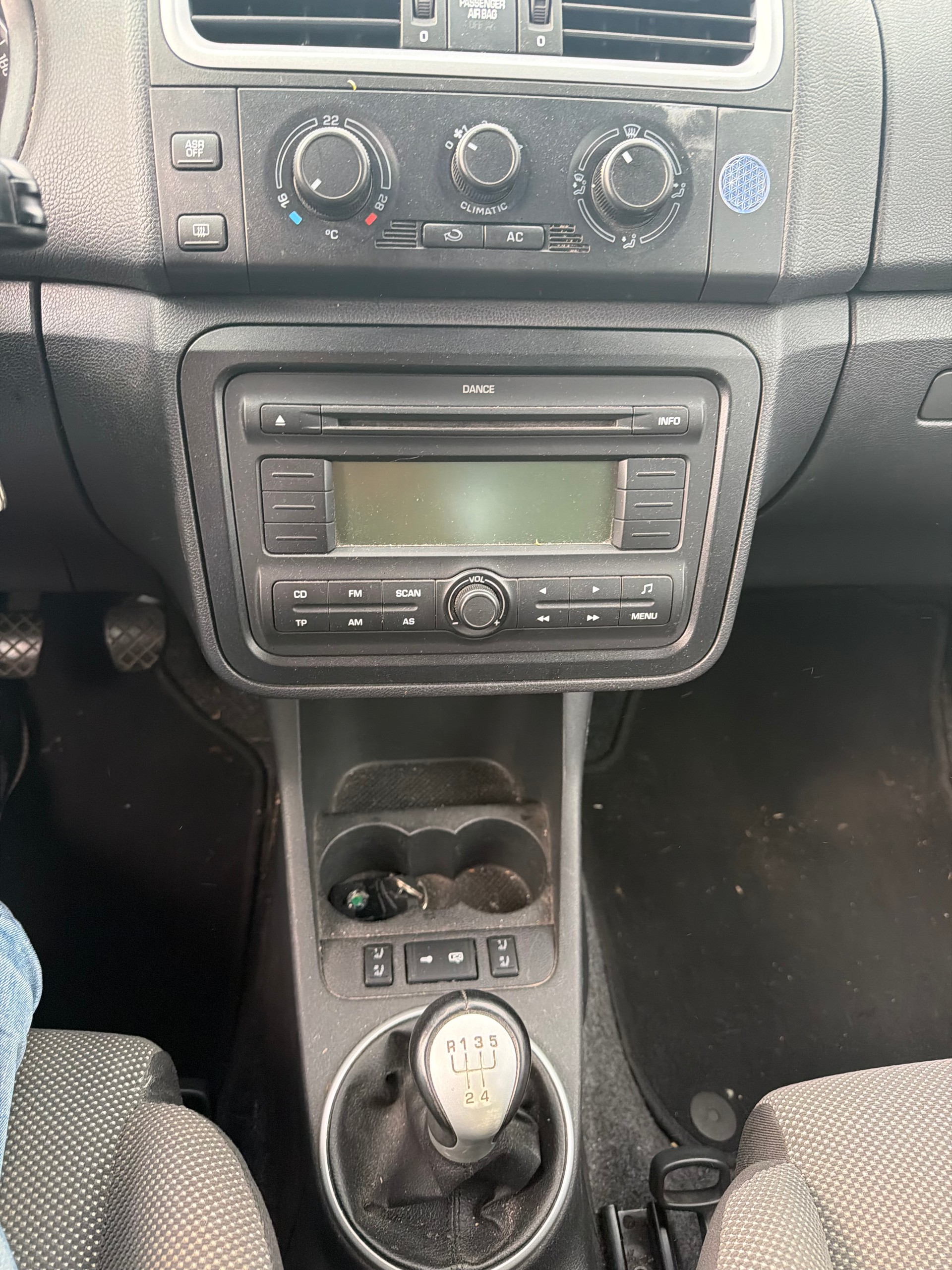 SKODA Fabia 1.4 Elegance-image-6