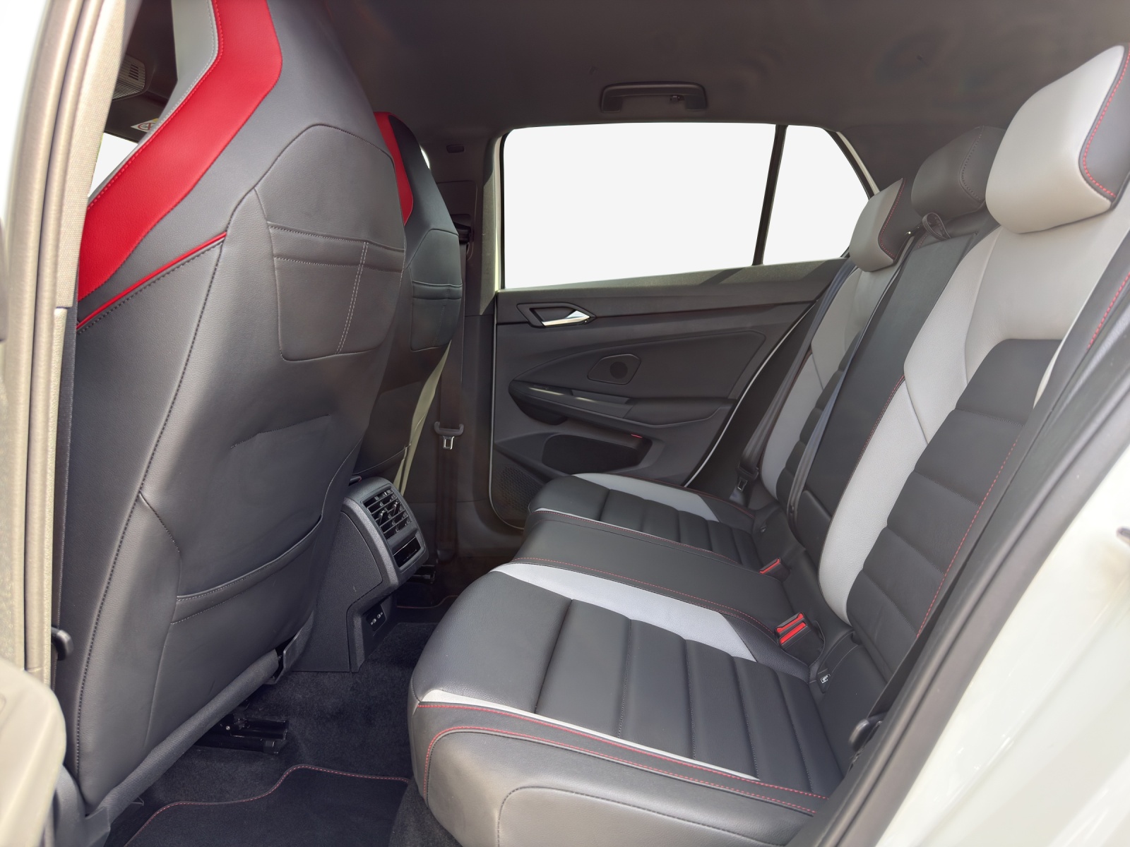 VW Golf 2.0 TSI GTI Clubsport DSG-image-11