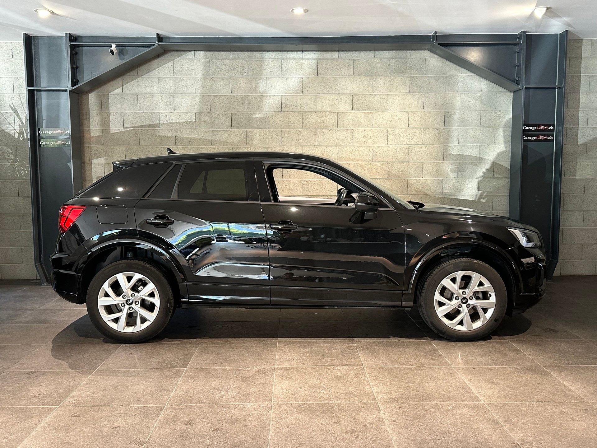 AUDI Q2 35 TFSI Advanced S-tronic-image-3