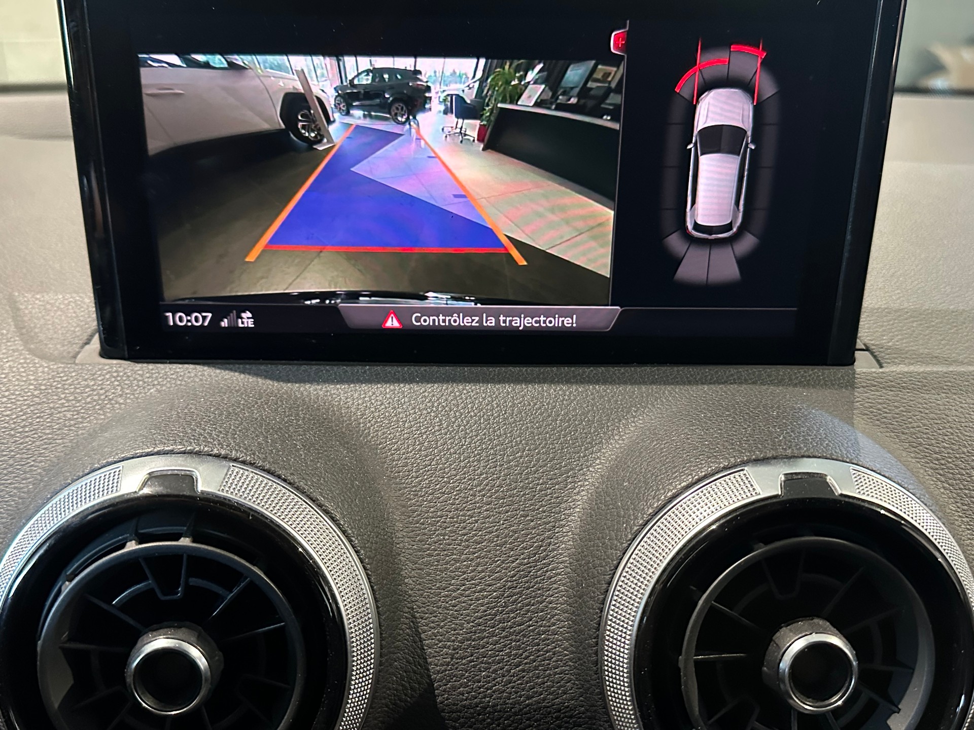 AUDI Q2 35 TFSI Advanced S-tronic-image-10