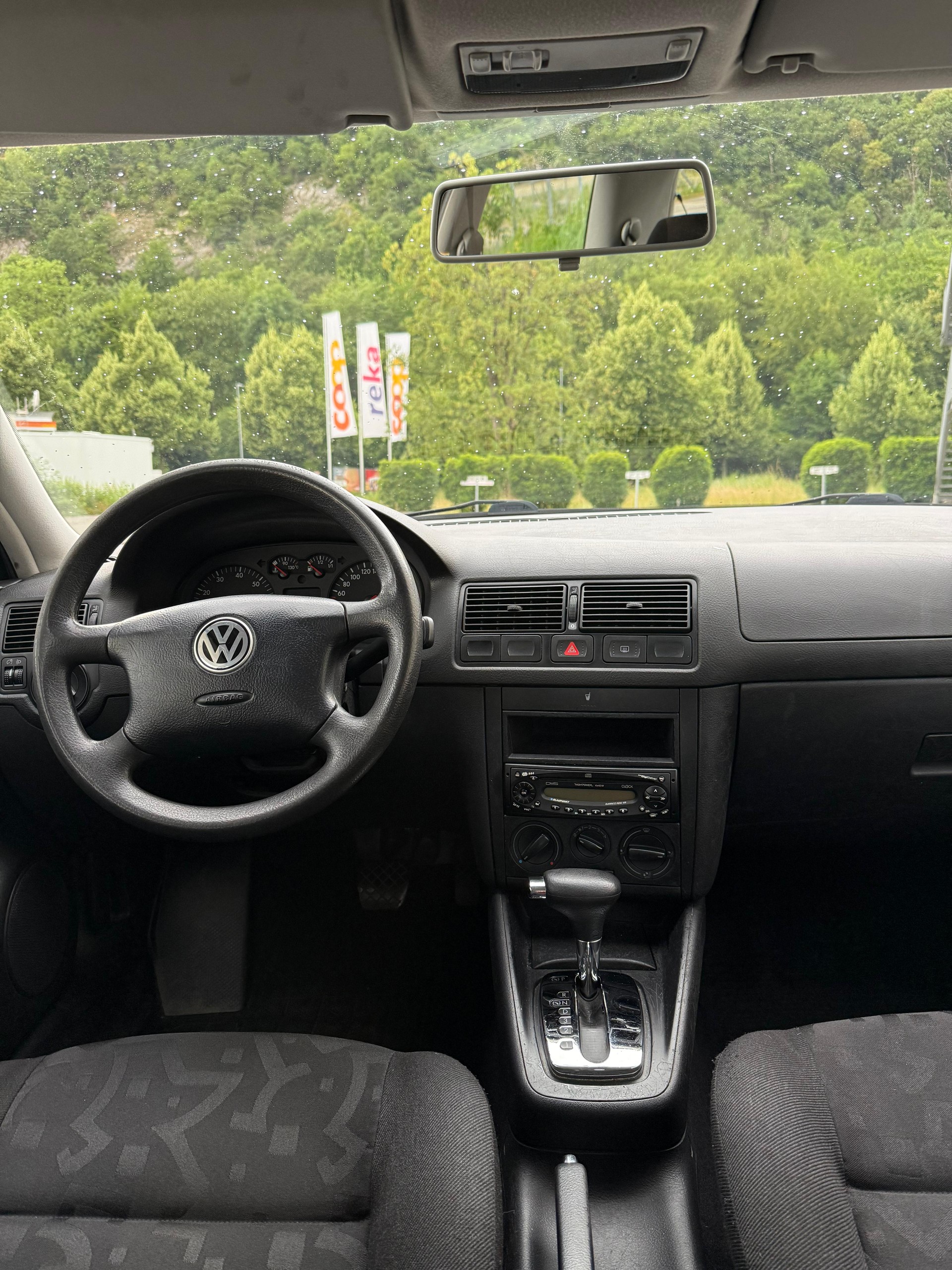 VW Golf 1.6 Celebration-image-8