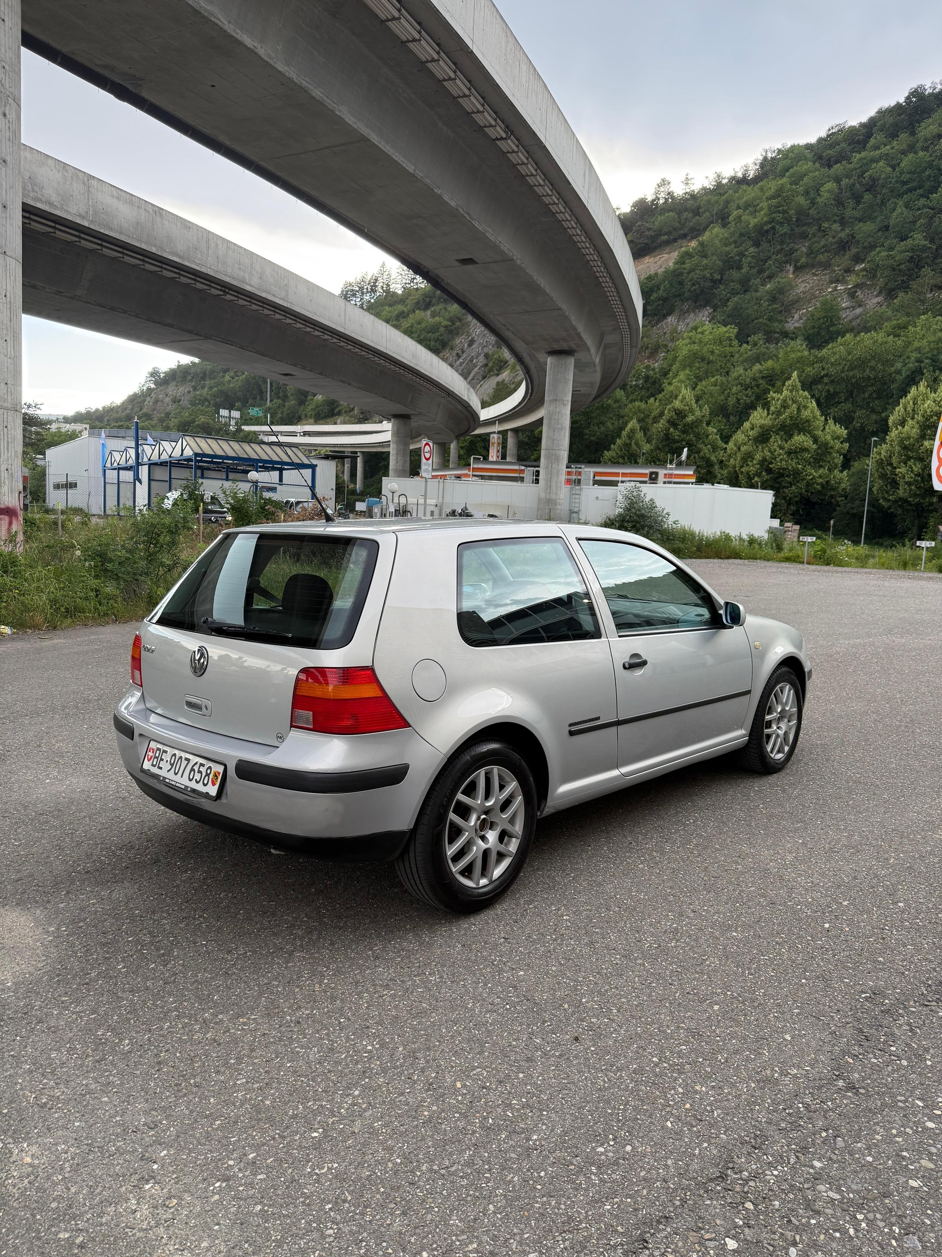VW Golf 1.6 Celebration-image-2