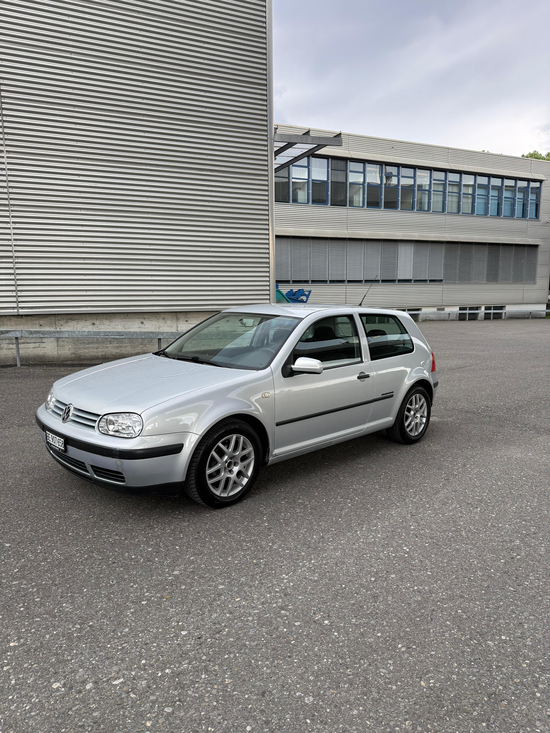 VW Golf 1.6 Celebration-image-5