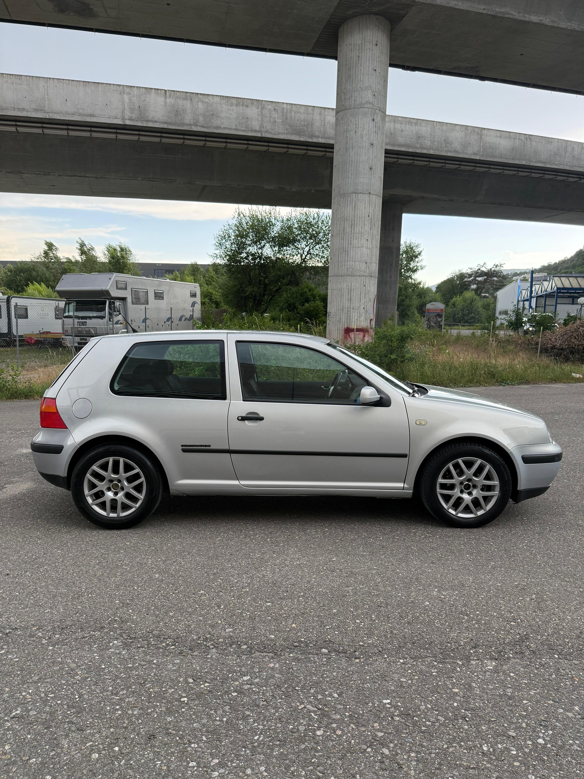 VW Golf 1.6 Celebration-image-1