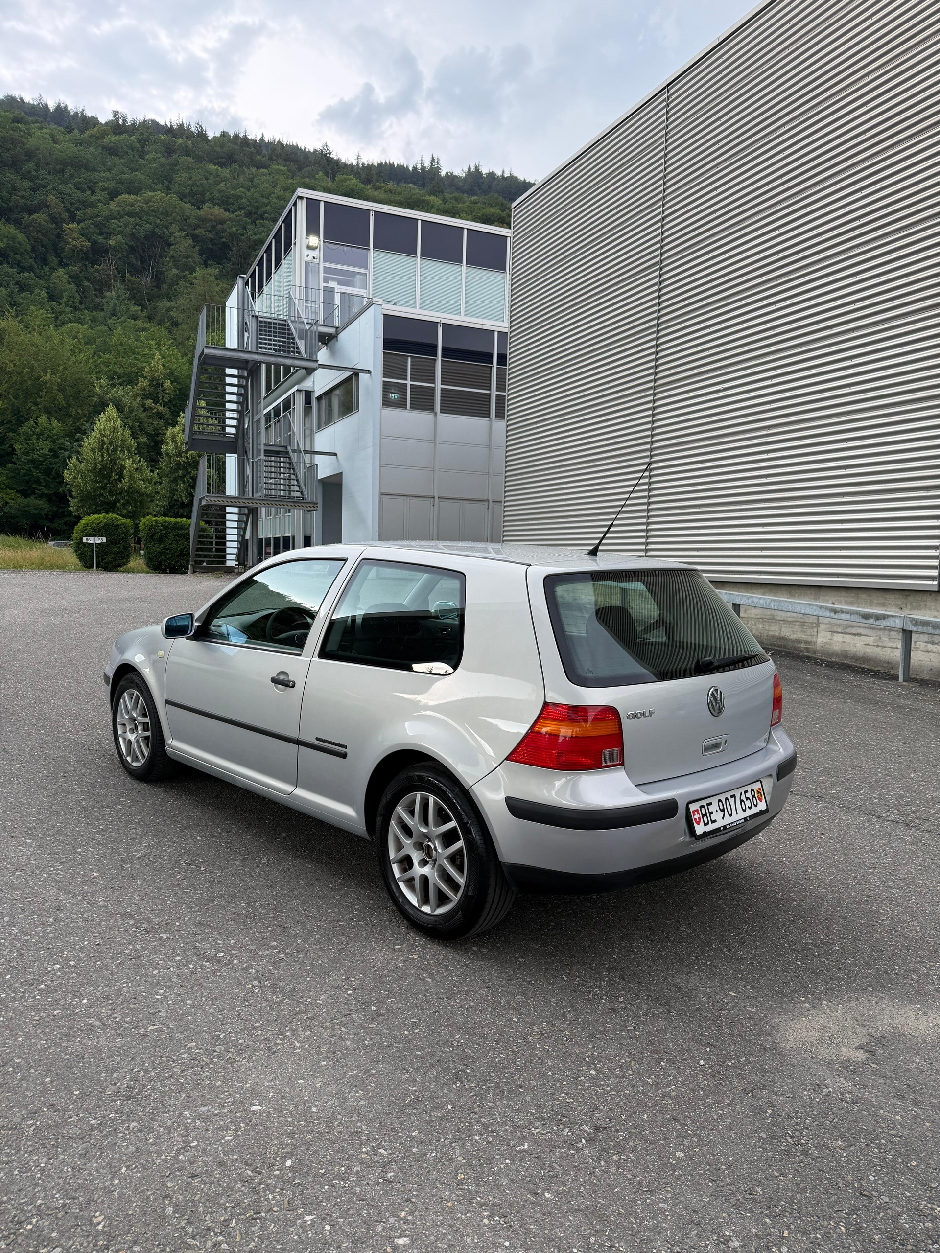 VW Golf 1.6 Celebration-image-3