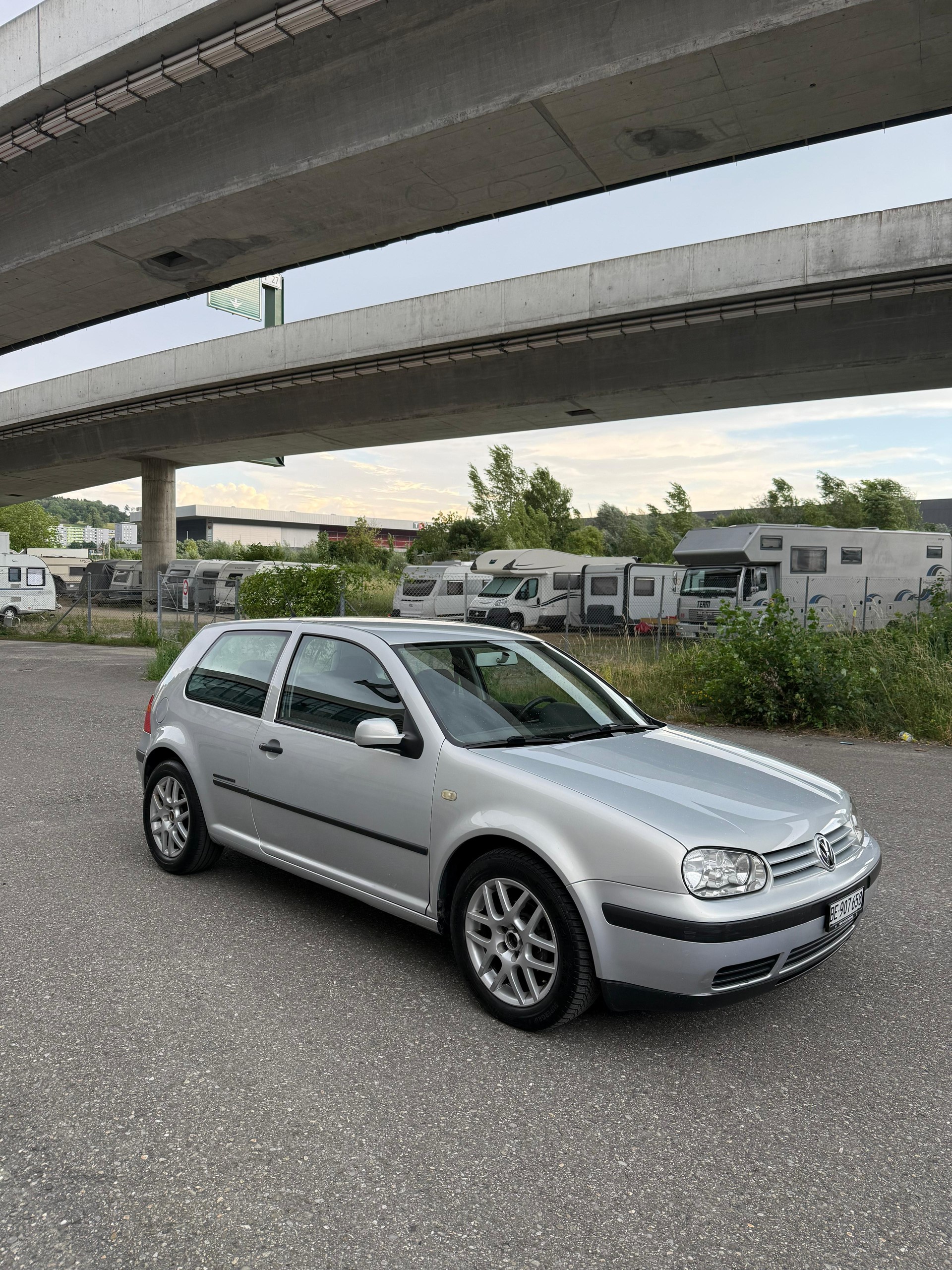 VW Golf 1.6 Celebration-image-0