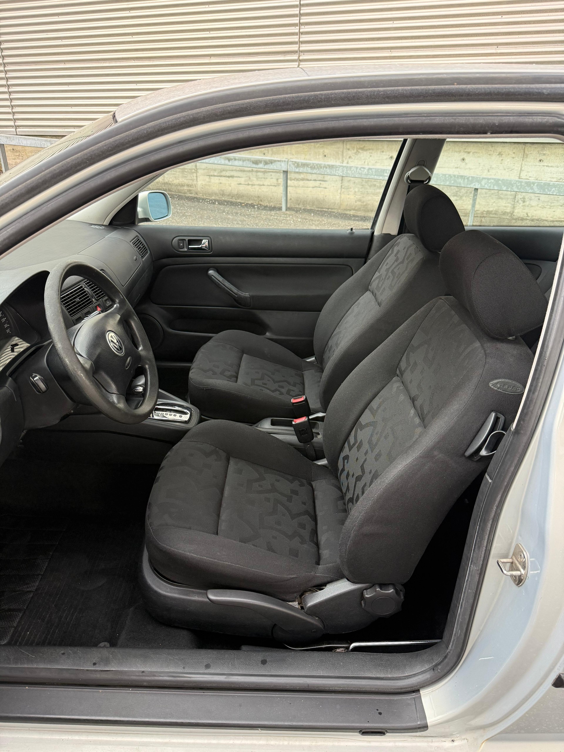 VW Golf 1.6 Celebration-image-7