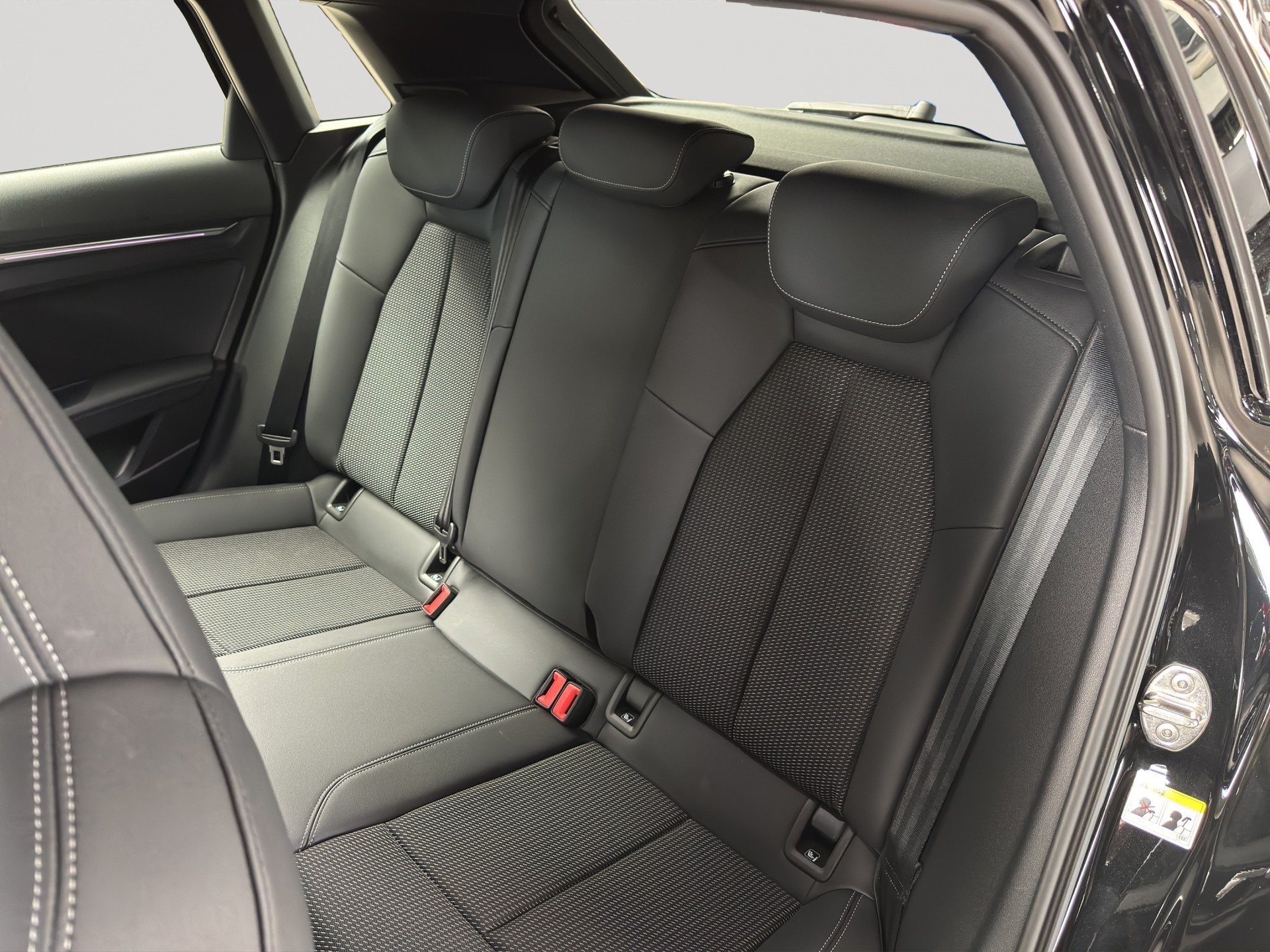 AUDI S3 Sportback 2.0 TFSI quattro S-tronic S-Line-image-7