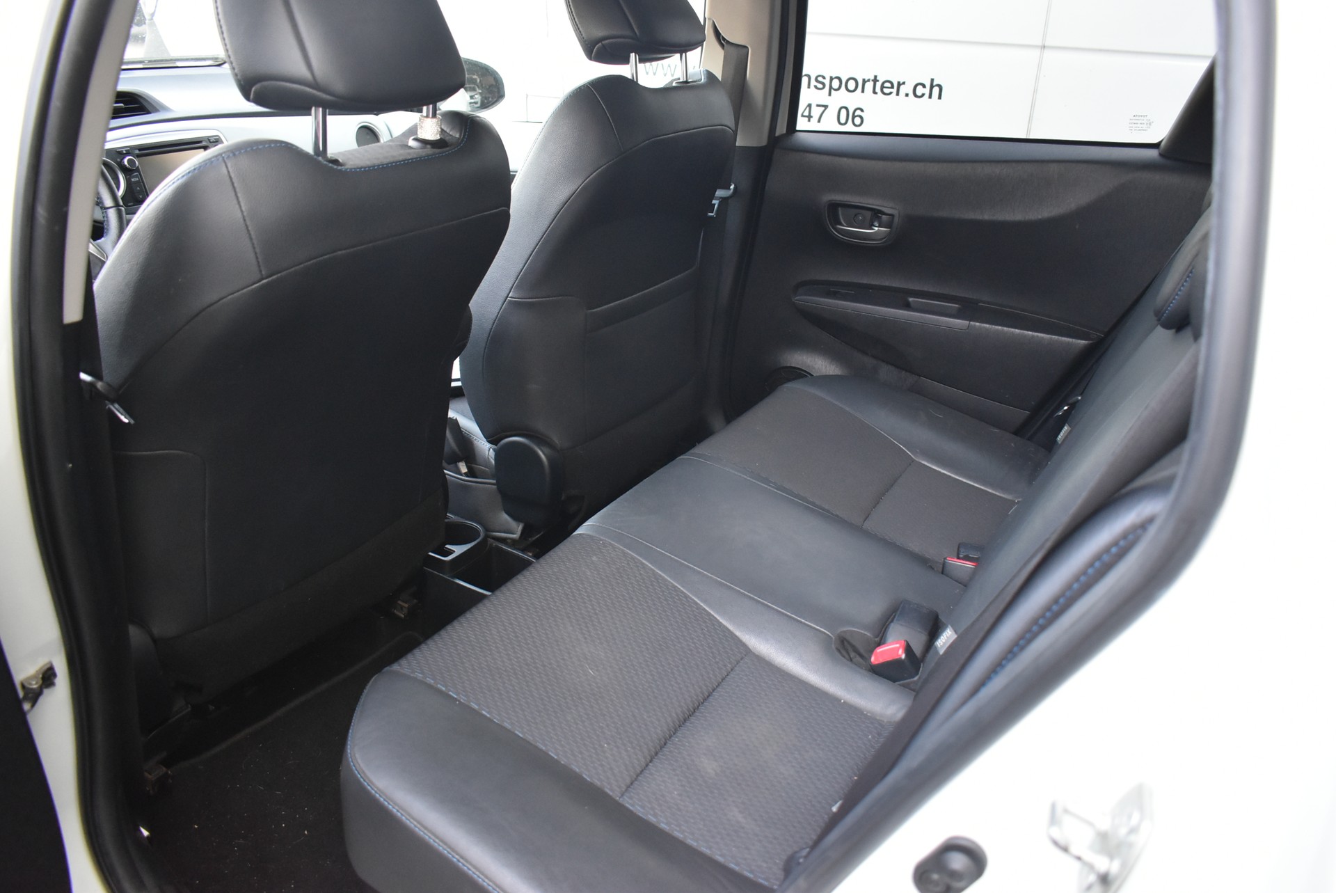 TOYOTA Yaris 1.5 VVT-i Hybrid Sol CVT-image-7