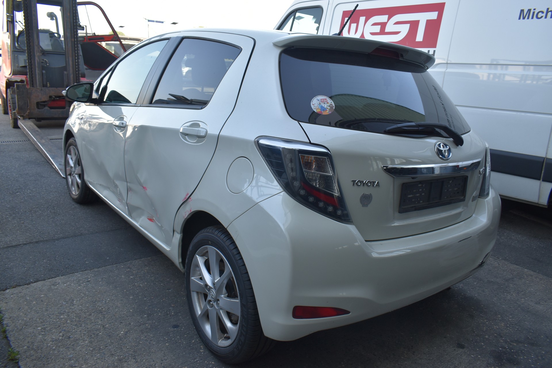 TOYOTA Yaris 1.5 VVT-i Hybrid Sol CVT-image-4