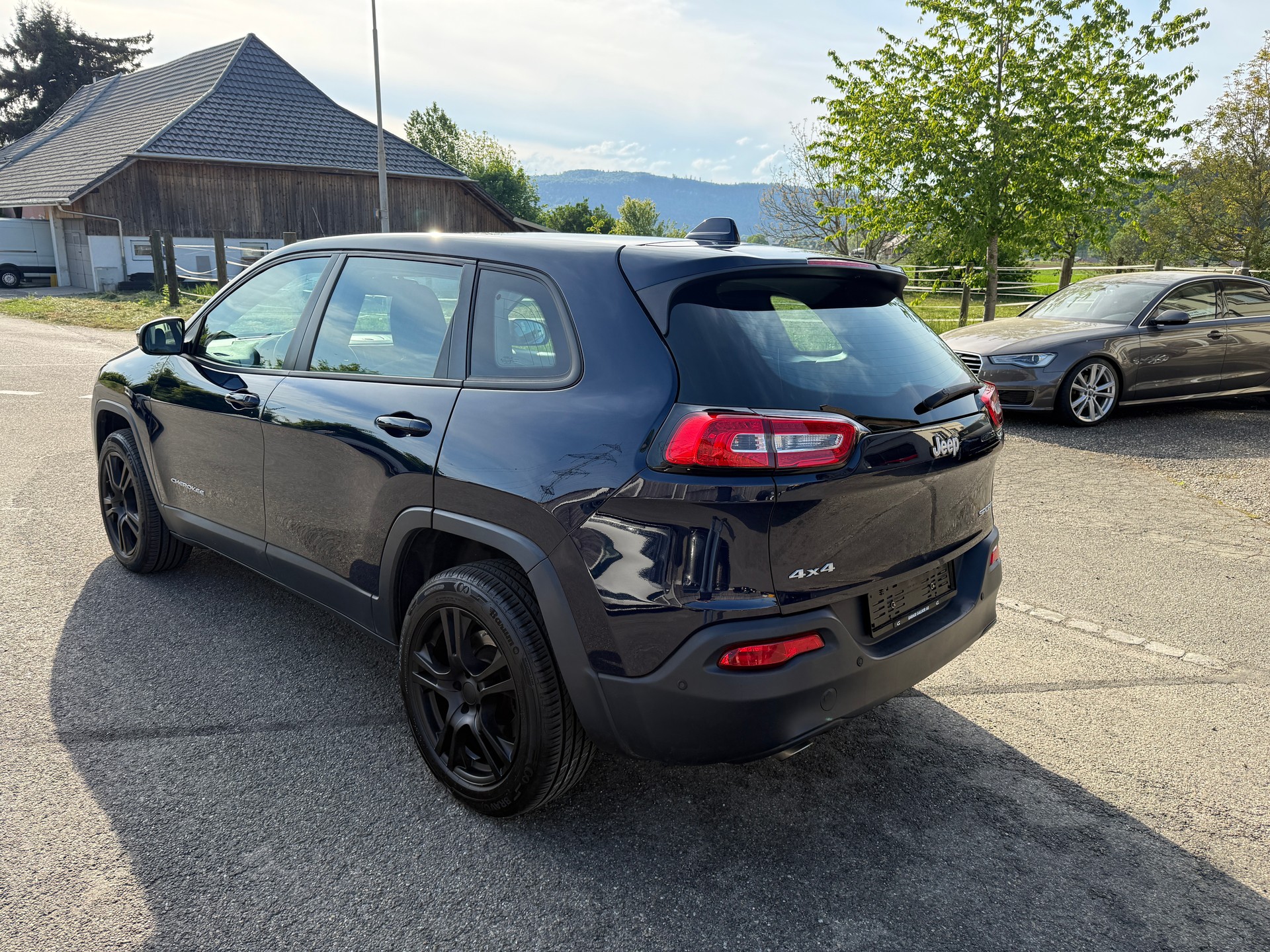 JEEP CHEROKEE-image-2