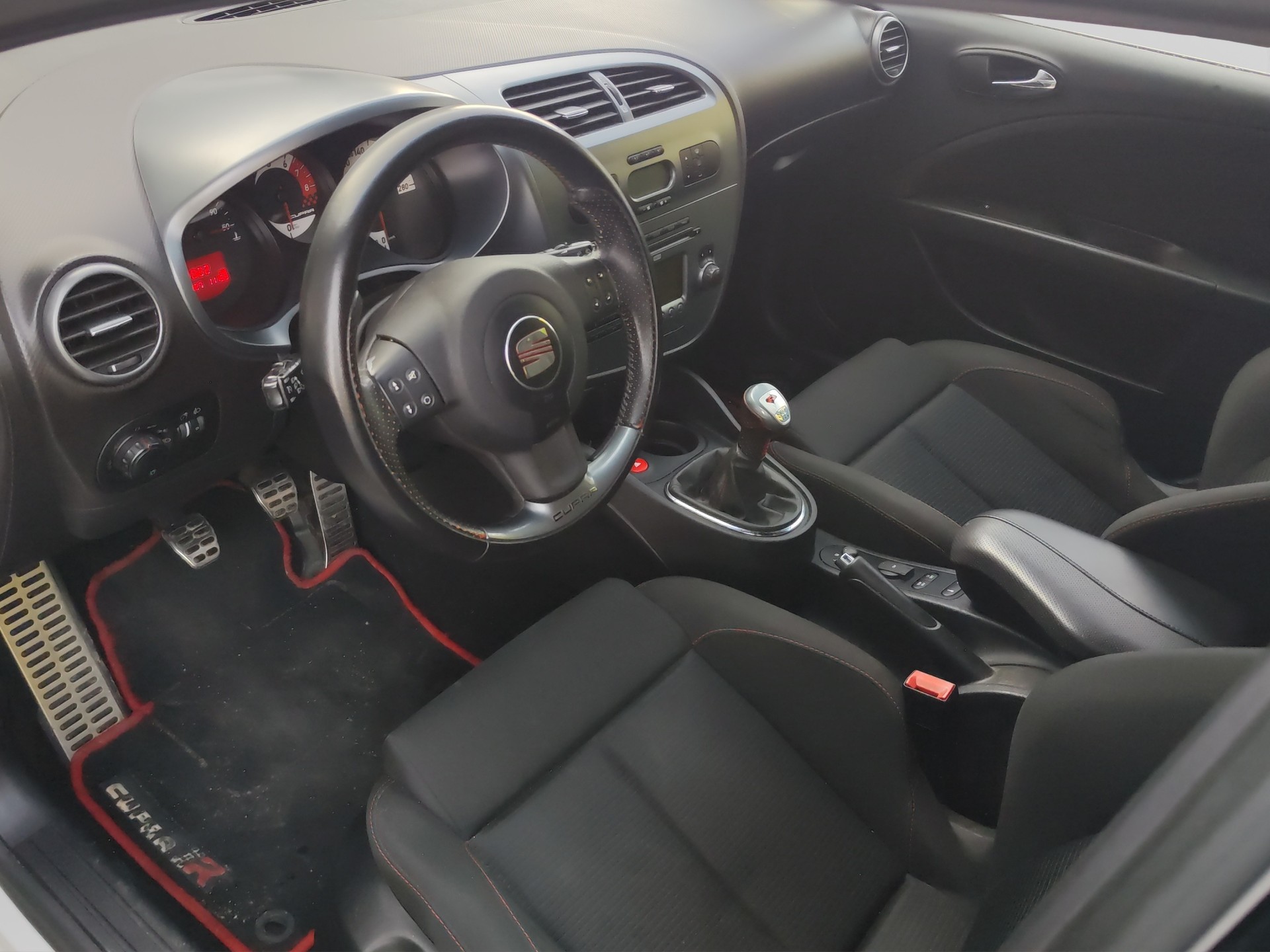 SEAT Leon 2.0 TSI Cupra-image-12