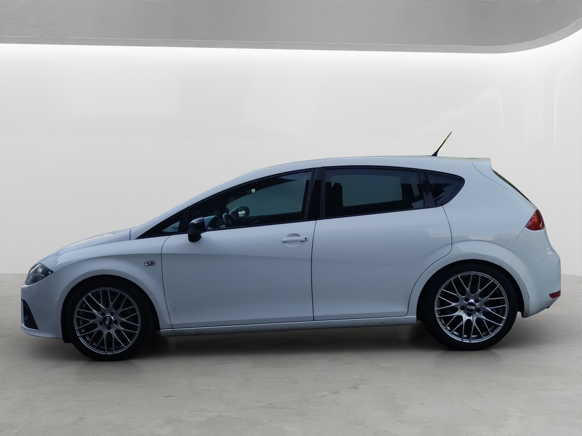 SEAT Leon 2.0 TSI Cupra-image-2