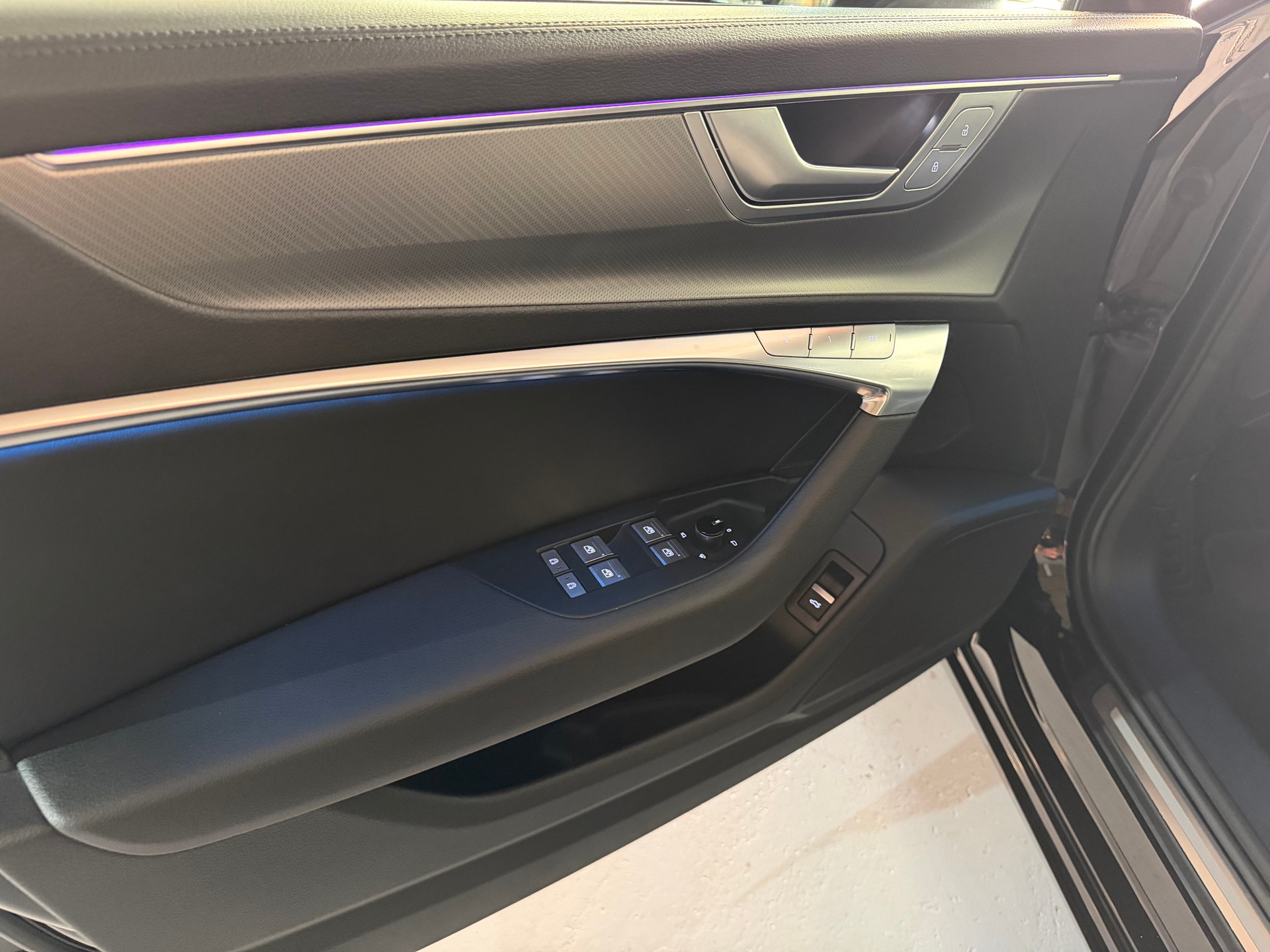 AUDI A6 Limousine 40 TDI Design S-tronic-image-12