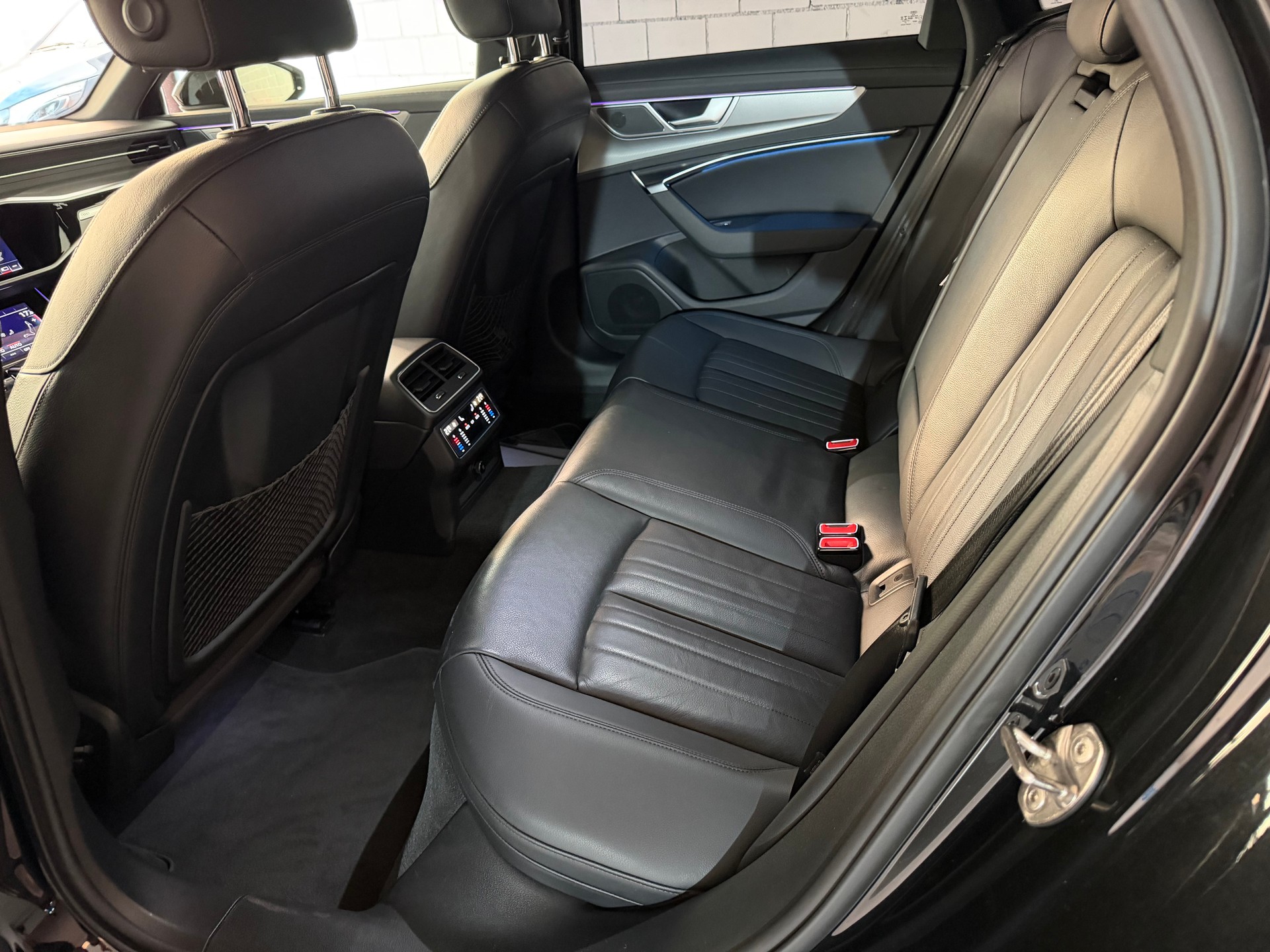 AUDI A6 Limousine 40 TDI Design S-tronic-image-10