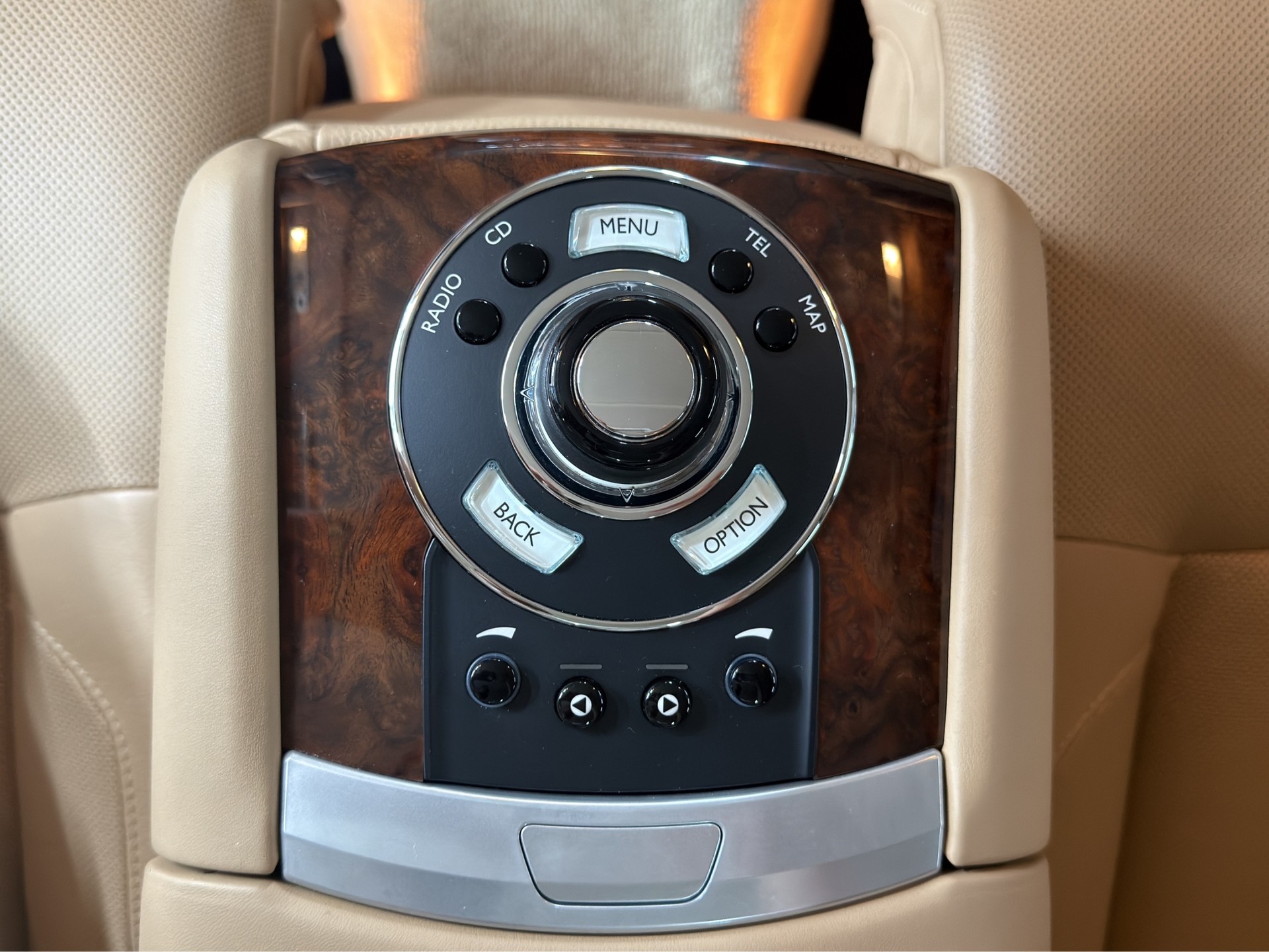ROLLS-ROYCE Ghost 6.6 V12-image-28