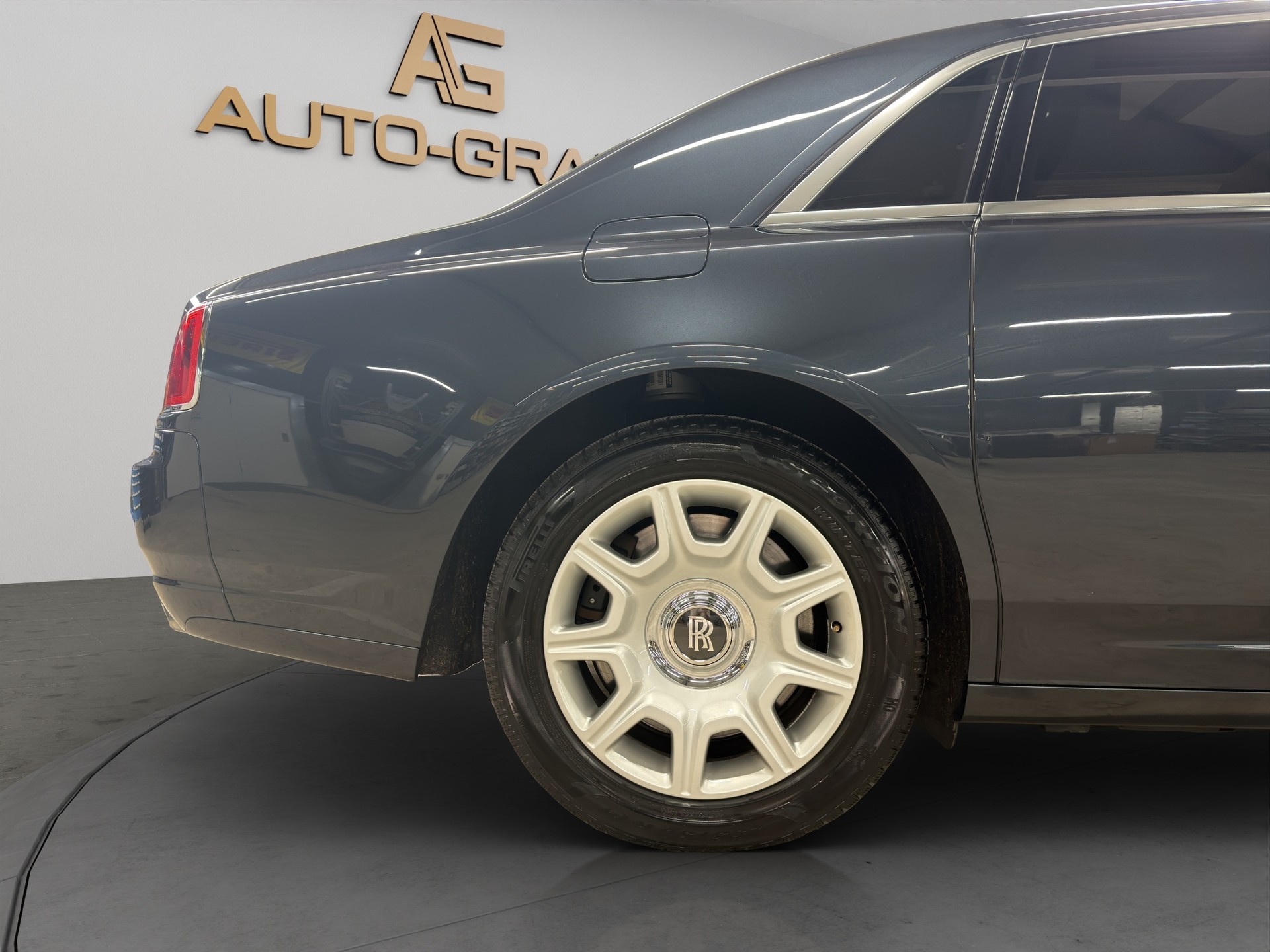 ROLLS-ROYCE Ghost 6.6 V12-image-9
