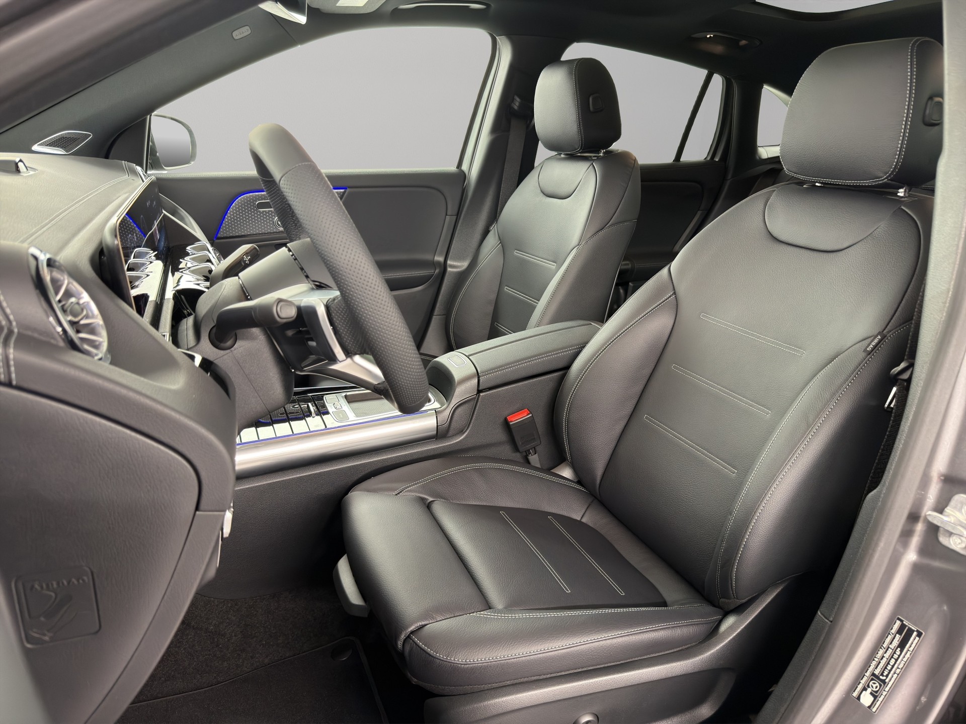 MERCEDES-BENZ GLA 250 Swiss Star AMG Line 4matic-image-8