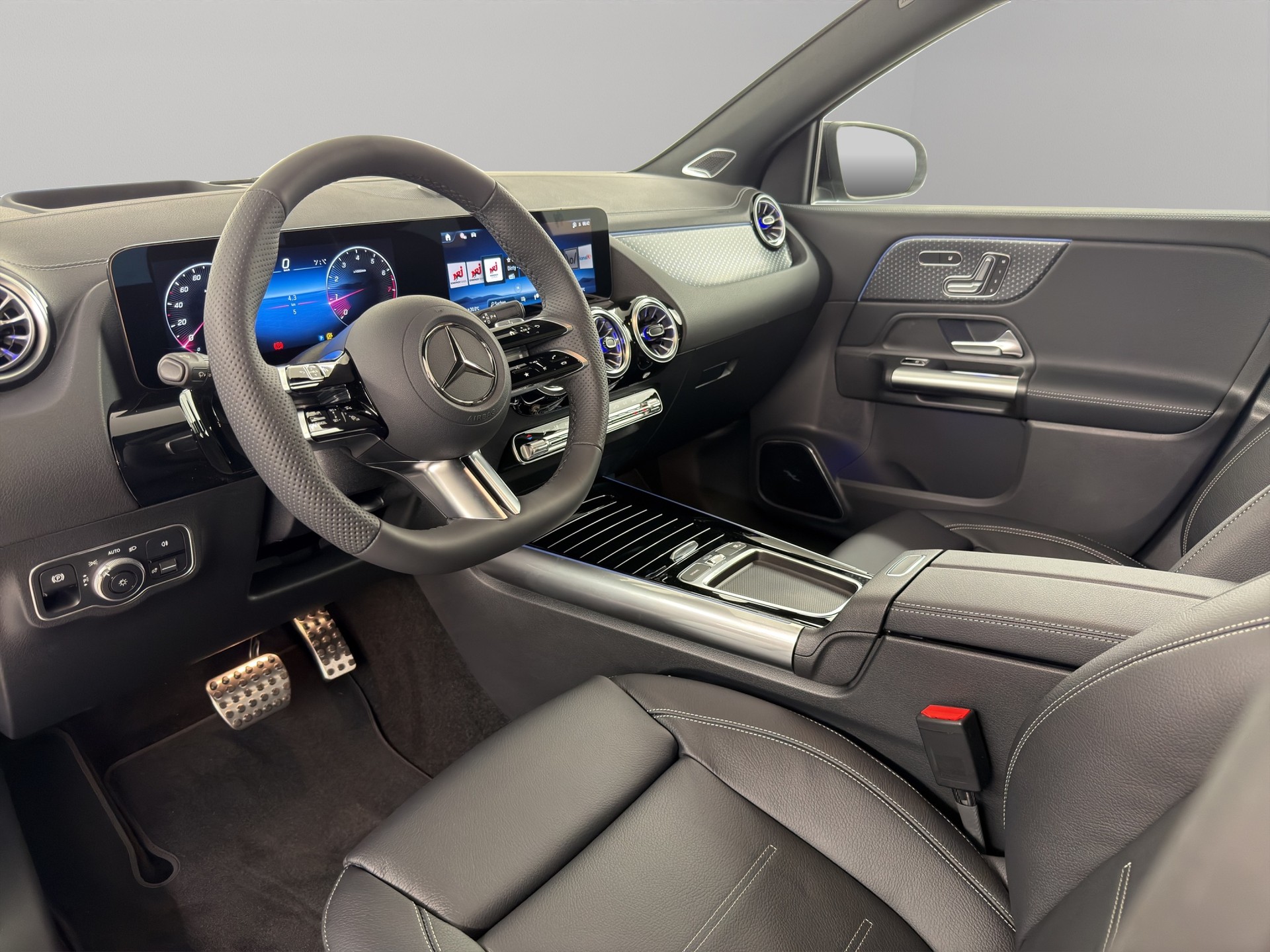 MERCEDES-BENZ GLA 250 Swiss Star AMG Line 4matic-image-9