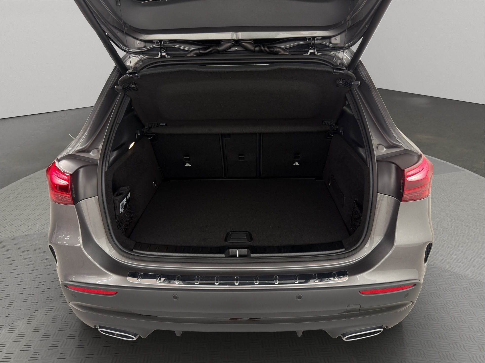 MERCEDES-BENZ GLA 250 Swiss Star AMG Line 4matic-image-6