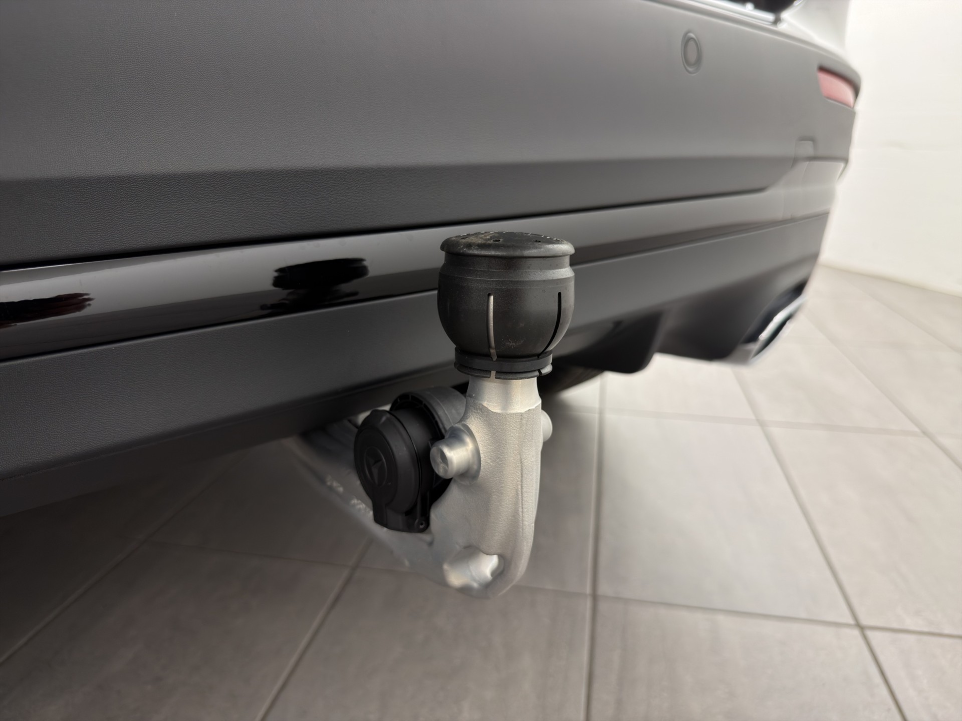 MERCEDES-BENZ GLA 250 Swiss Star AMG Line 4matic-image-14