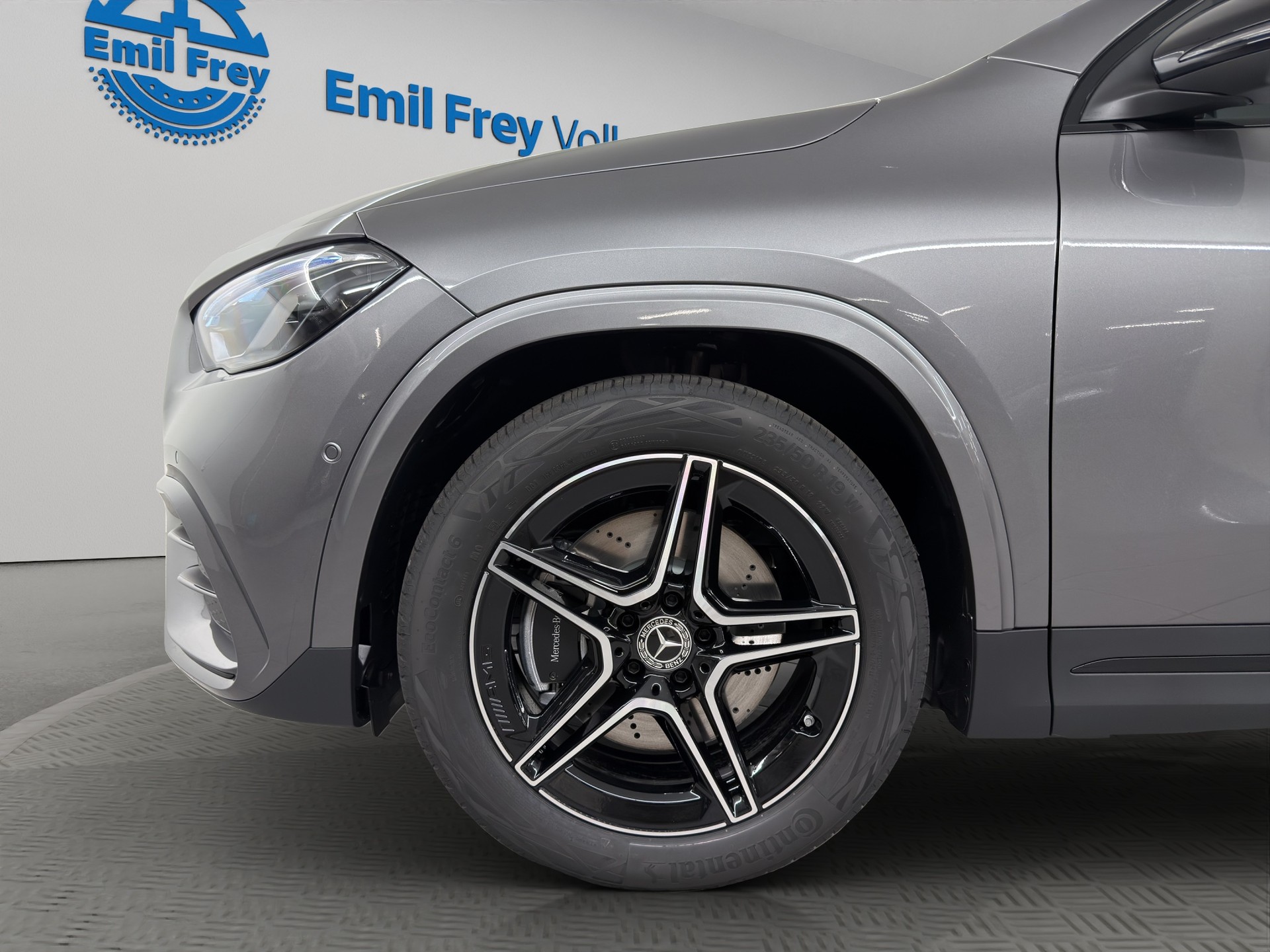 MERCEDES-BENZ GLA 250 Swiss Star AMG Line 4matic-image-3