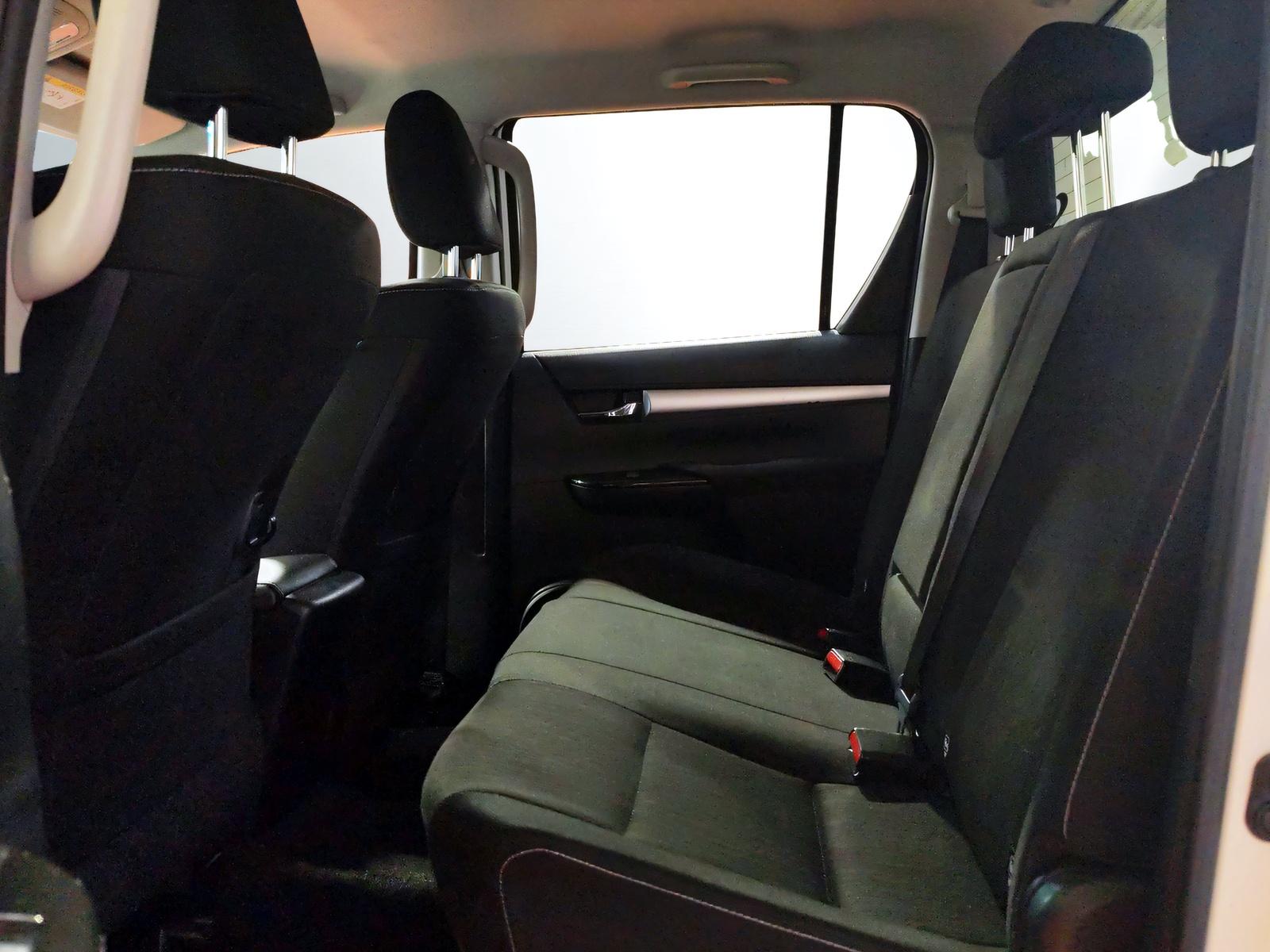 TOYOTA Hilux Double Cab.-Pick-up 2.8 D-4D 204 Style-image-15
