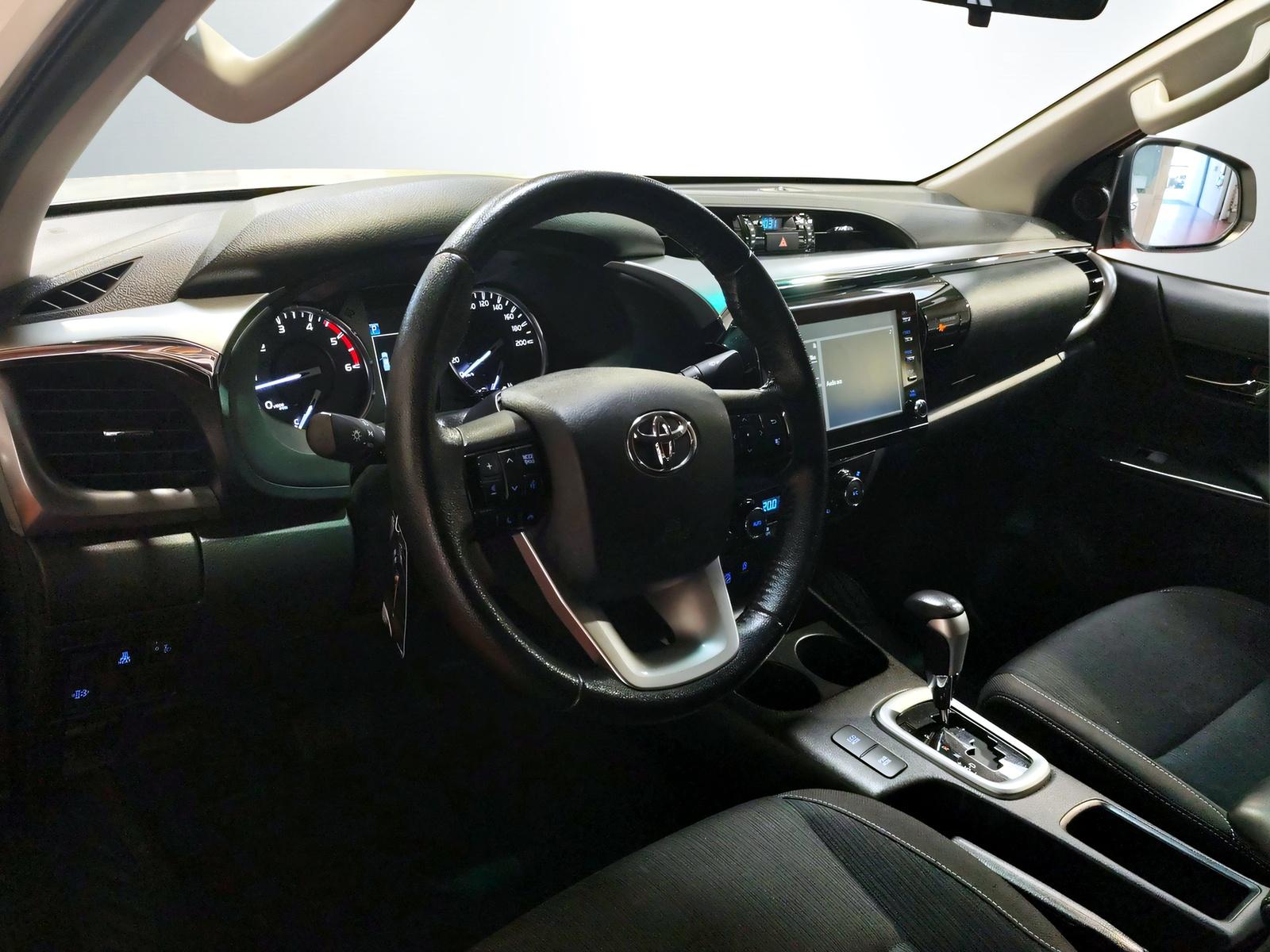 TOYOTA Hilux Double Cab.-Pick-up 2.8 D-4D 204 Style-image-8