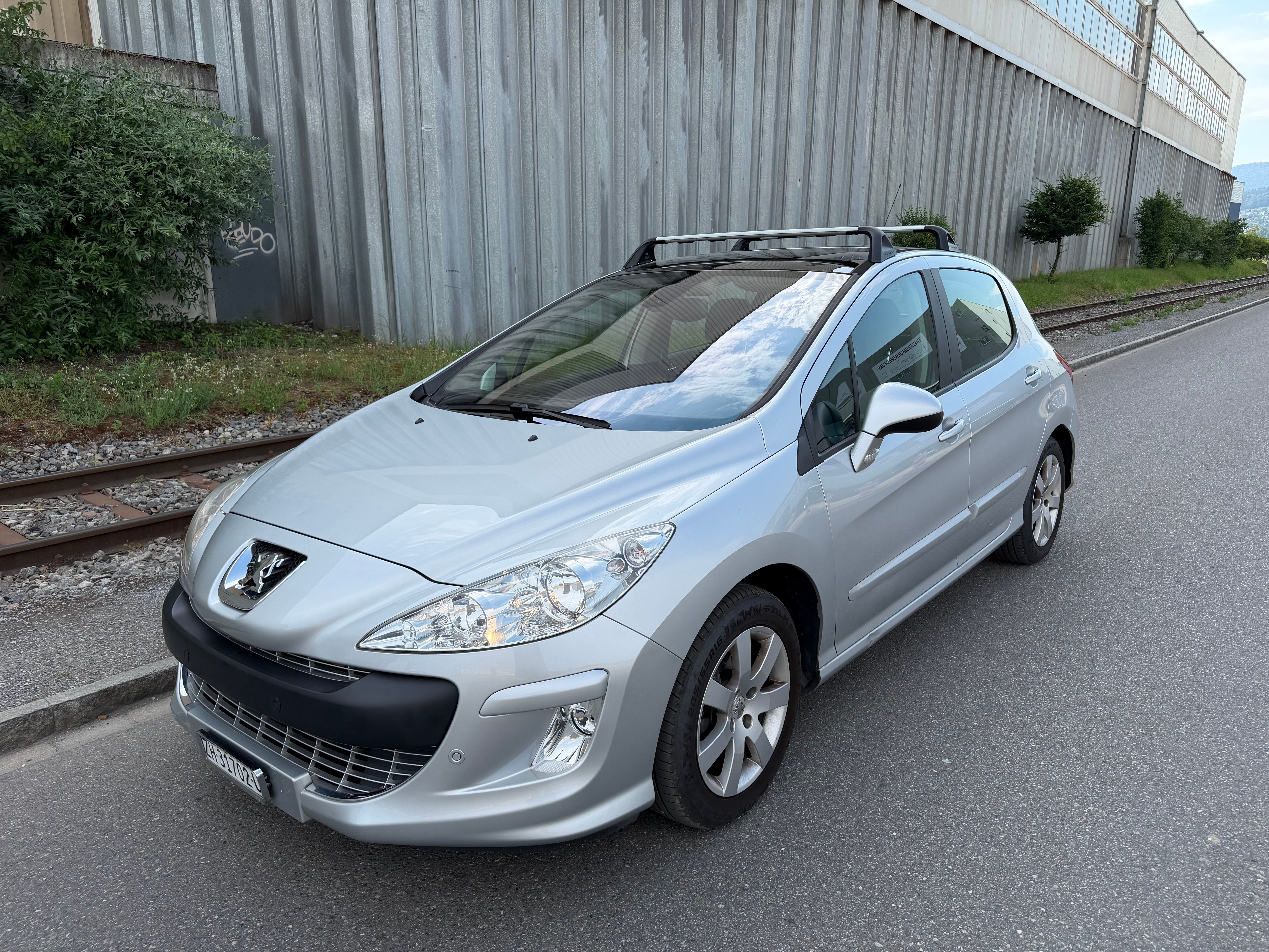 PEUGEOT 308 1.6 16V T Black&Silver **FRISCH AB MFK** — slika 1