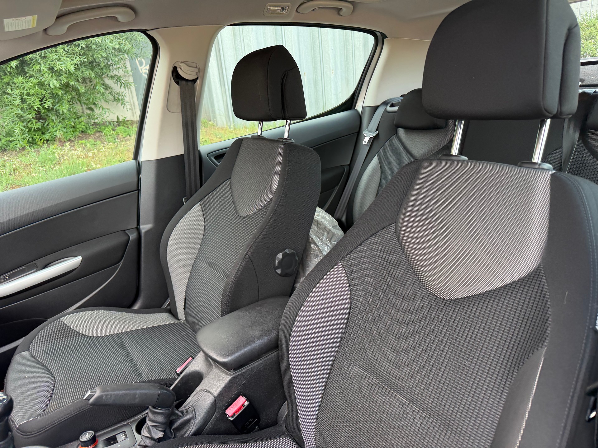 PEUGEOT 308 1.6 16V T Black&Silver **FRISCH AB MFK**-image-7