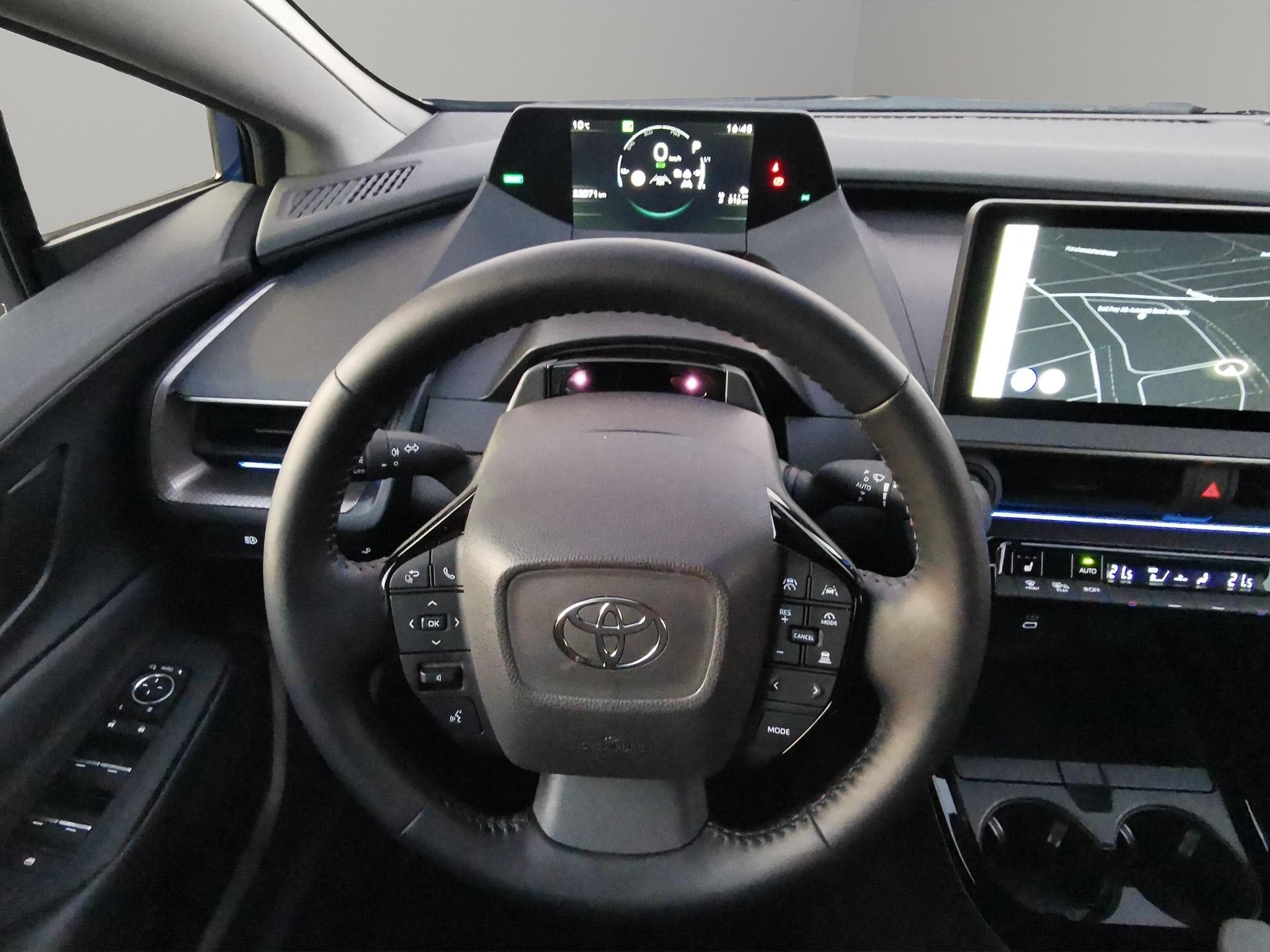 TOYOTA Prius 2.0 Plug-In-Hybrid Style-image-4