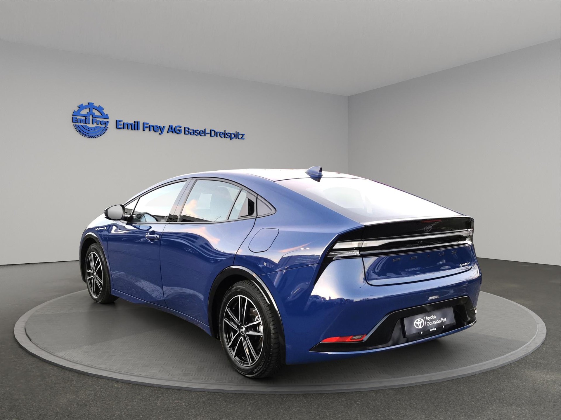 TOYOTA Prius 2.0 Plug-In-Hybrid Style-image-6
