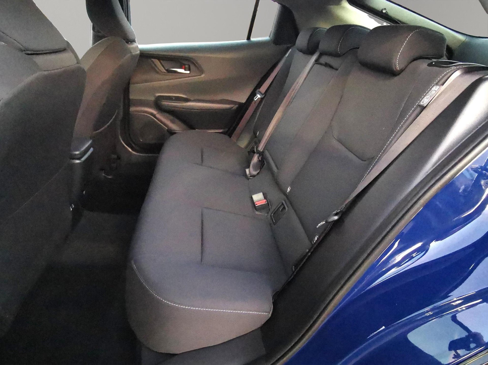 TOYOTA Prius 2.0 Plug-In-Hybrid Style-image-7