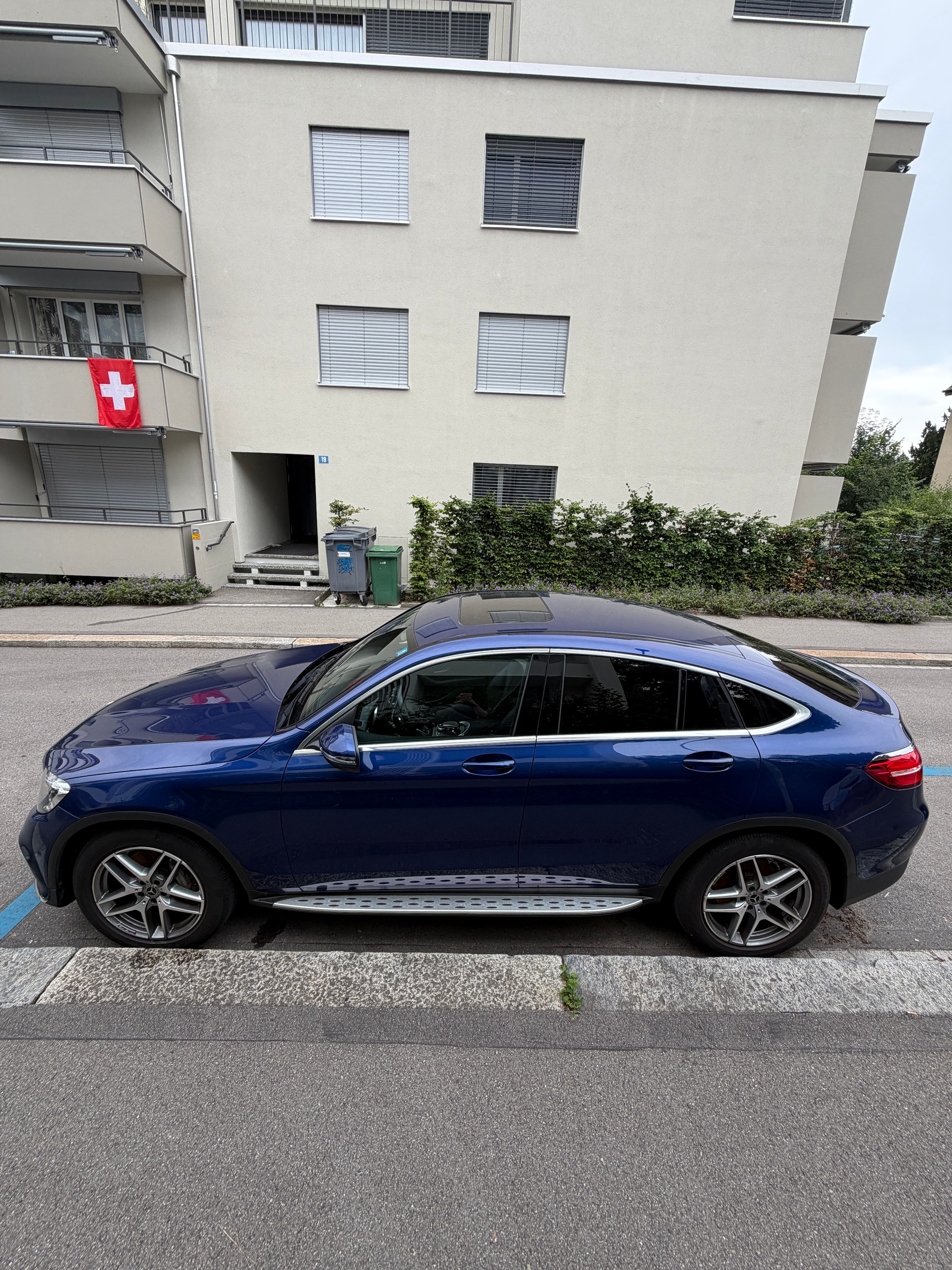 MERCEDES-BENZ GLC Coupé 250 AMG Line 4matic 9G-Tronic-image-2