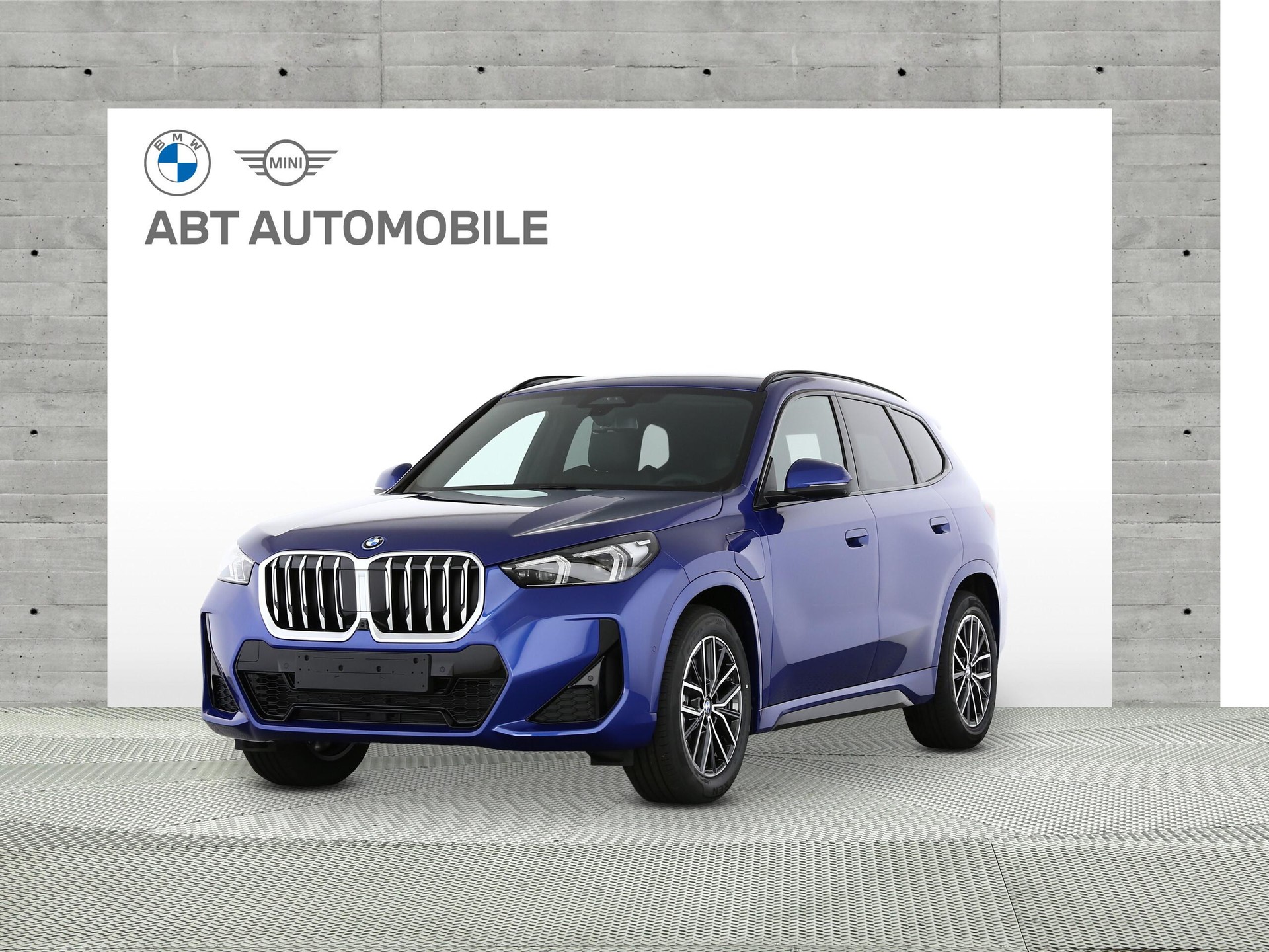 BMW X1 30e xDrive paddles-image-0