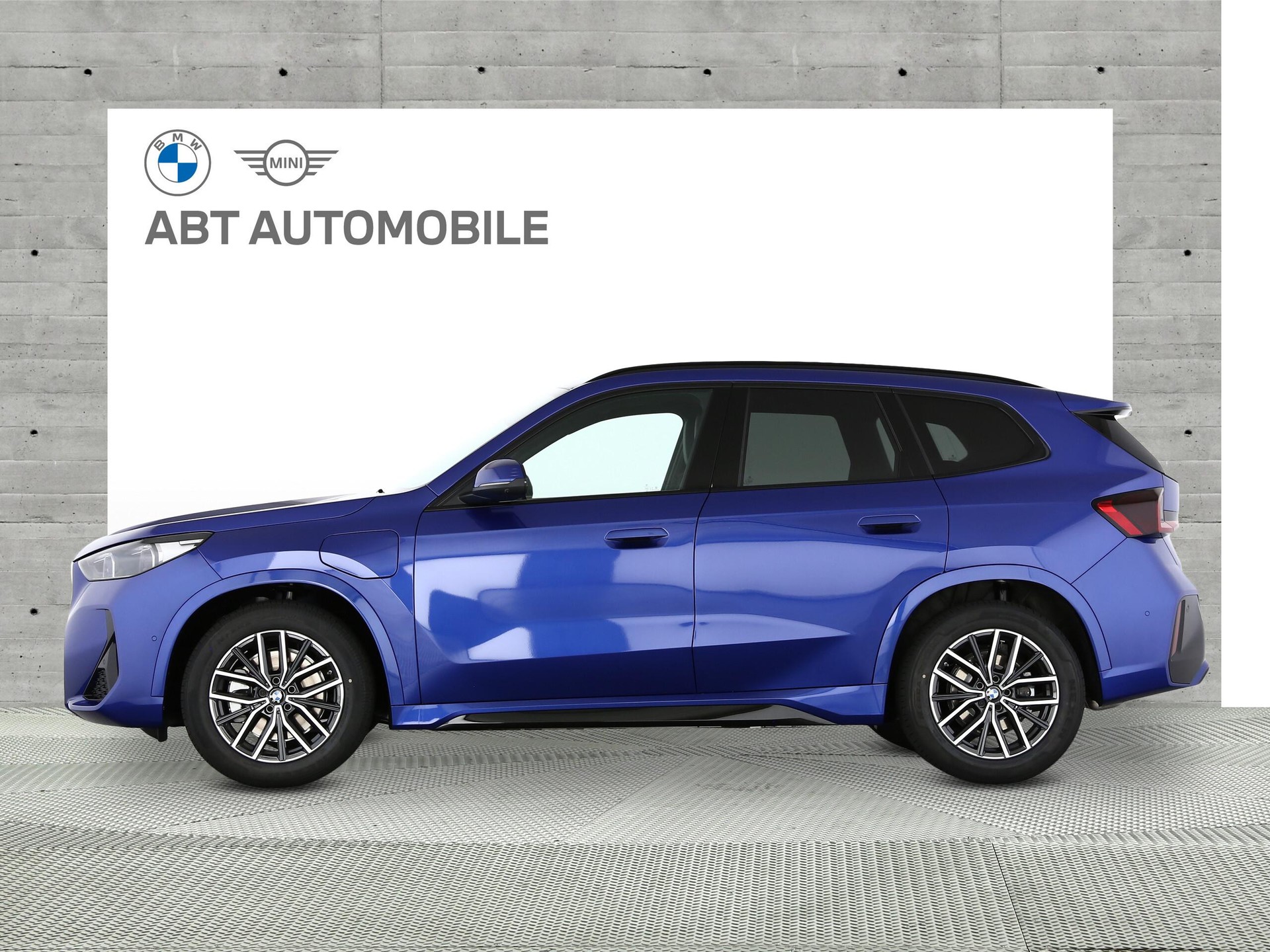 BMW X1 30e xDrive paddles-image-1