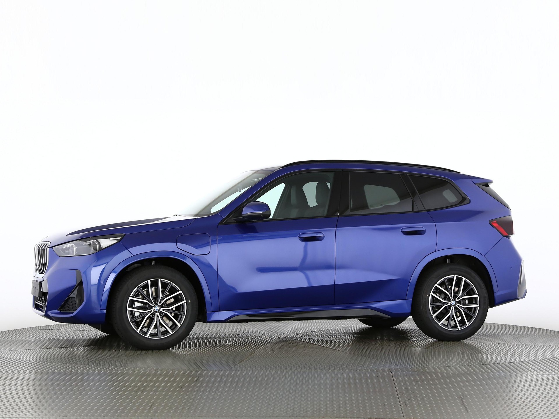 BMW X1 30e xDrive paddles-image-10