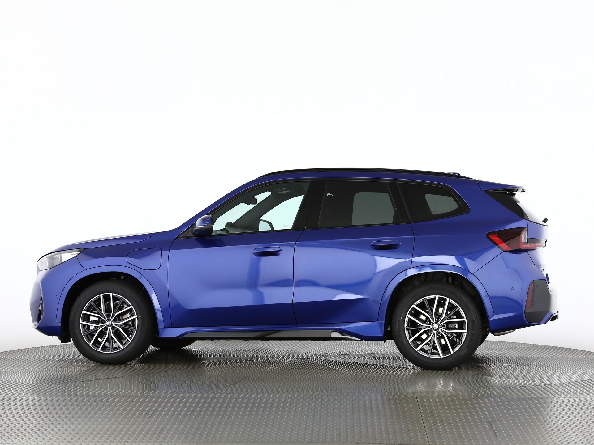 BMW X1 30e xDrive paddles-image-12